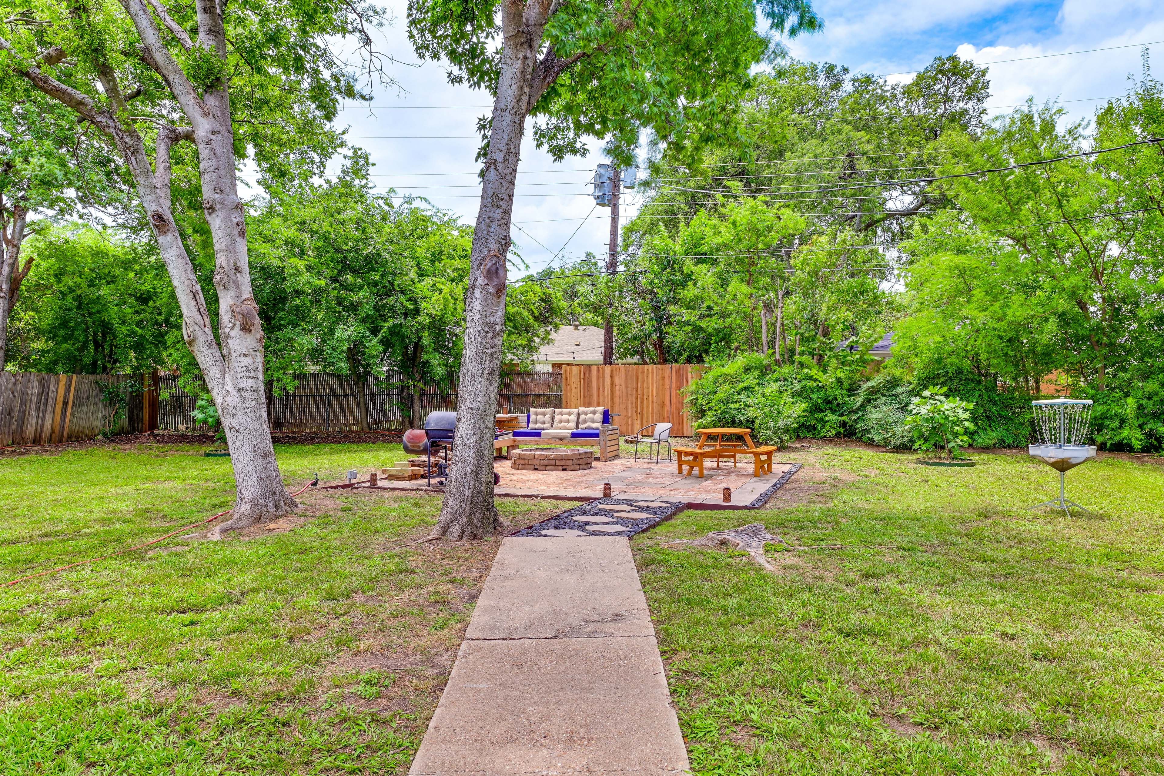 Patio | Picnic Table | Fire Pit