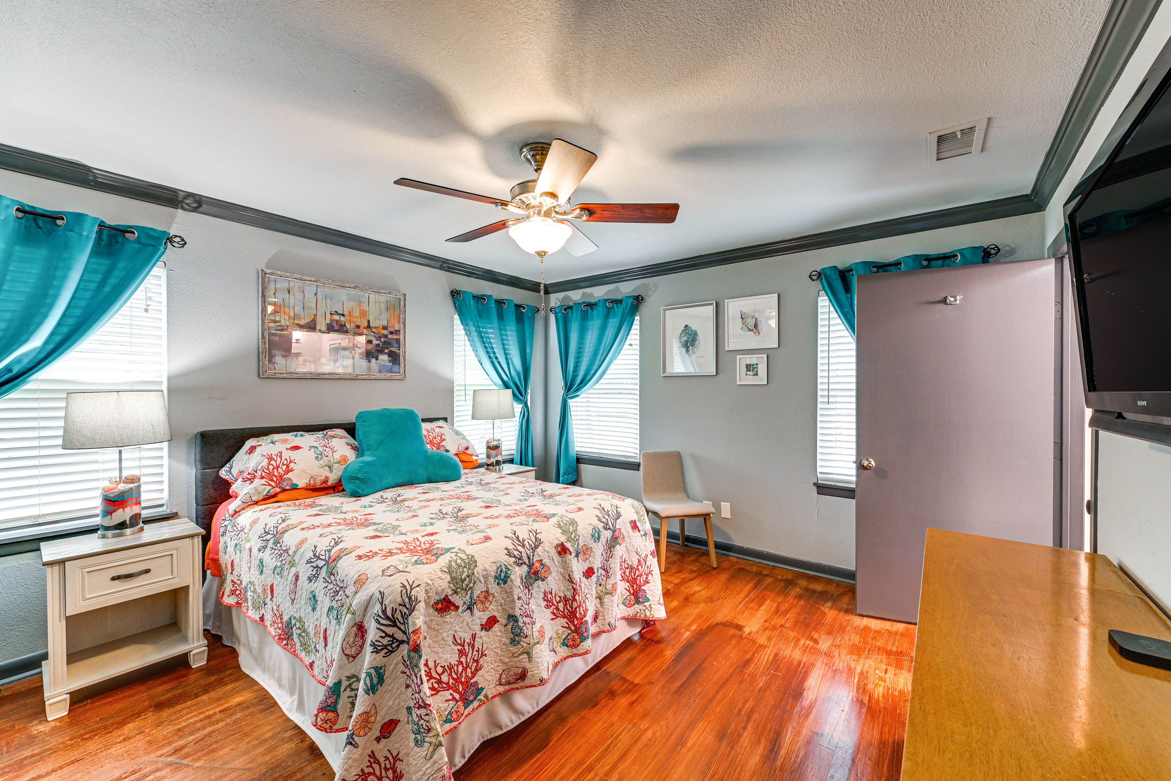 Bedroom 1 | Queen Bed | En-Suite Bathroom