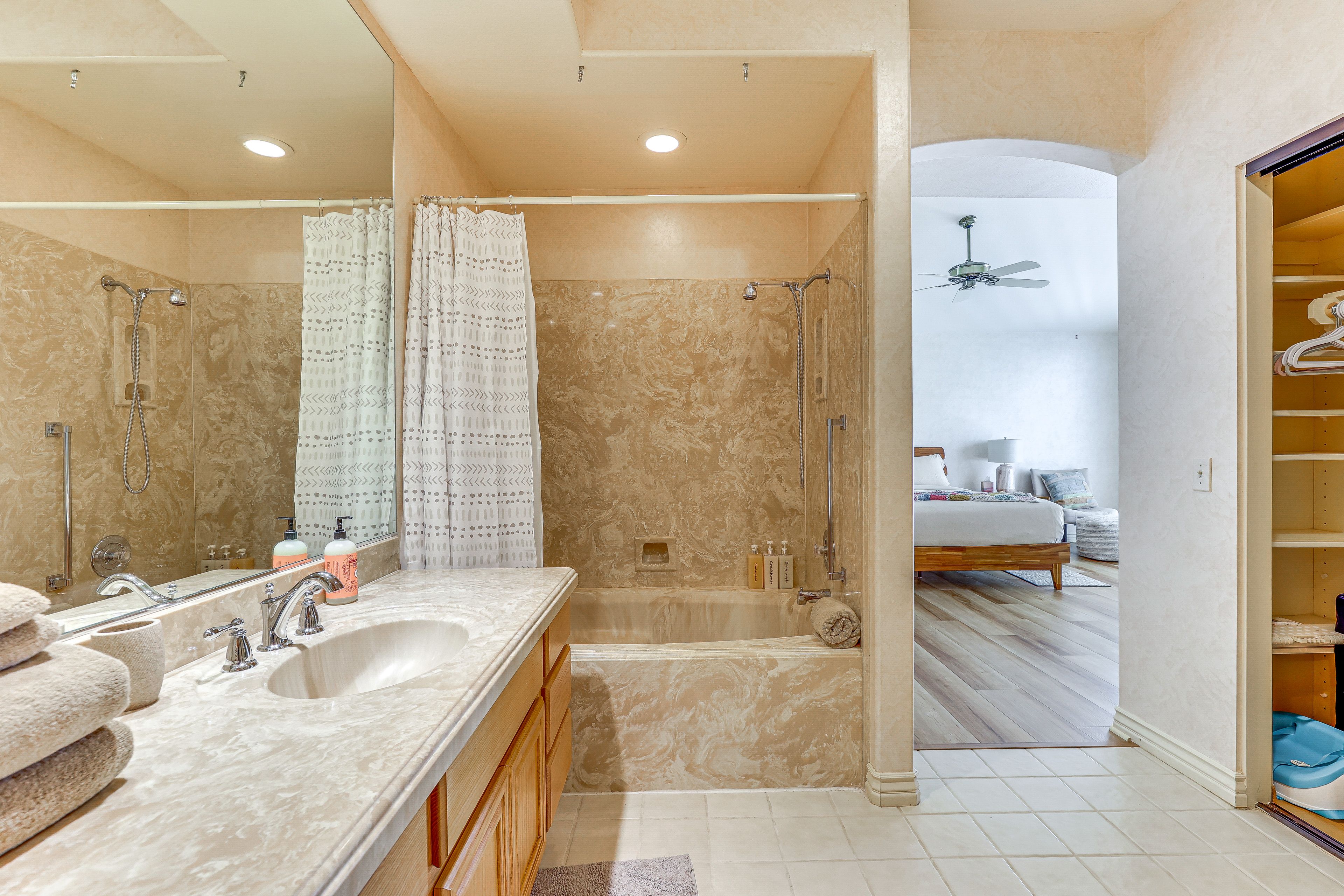 En-Suite Bathroom | Towels Provided