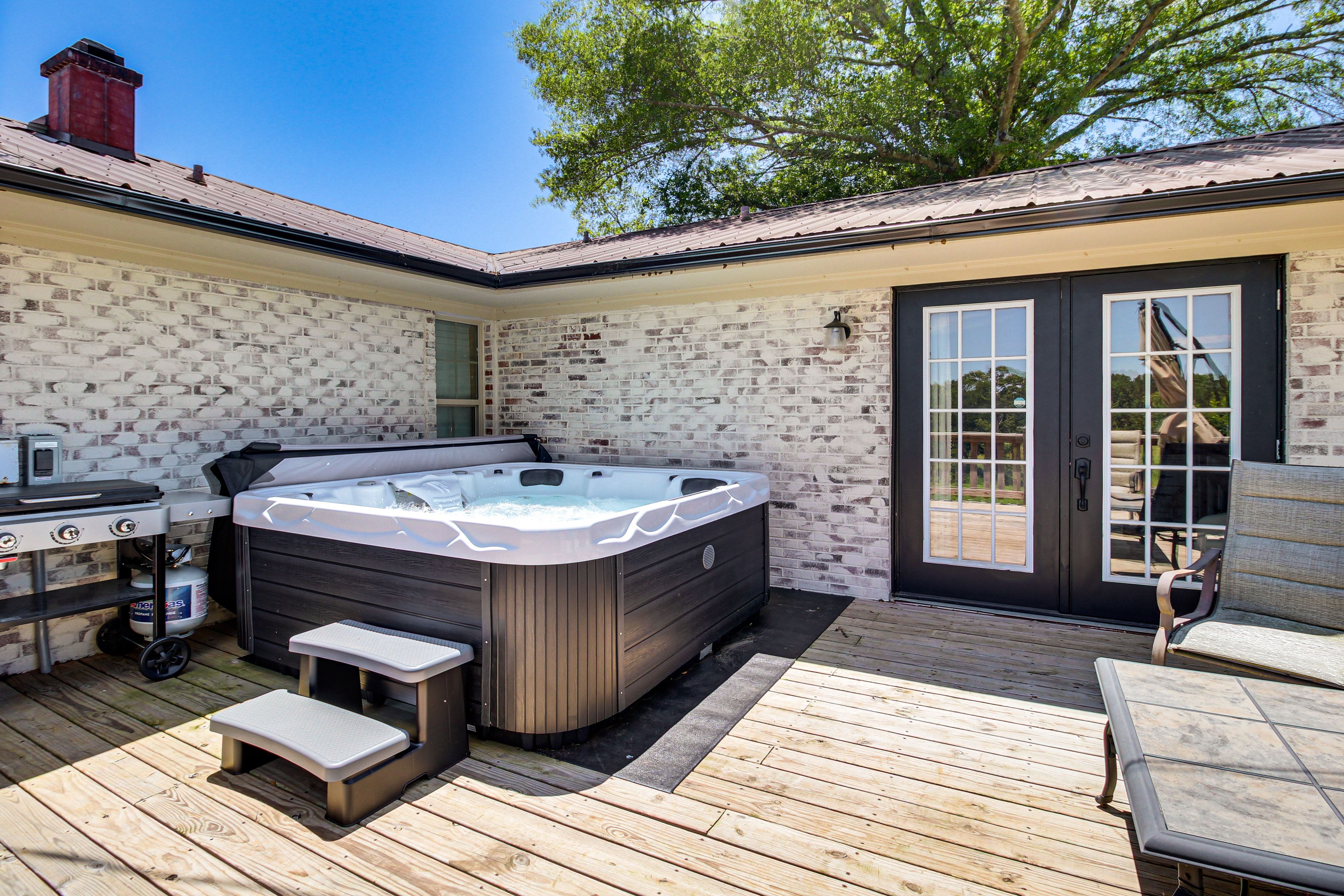 Deck | Private Hot Tub | Flattop Grill | Dining Set
