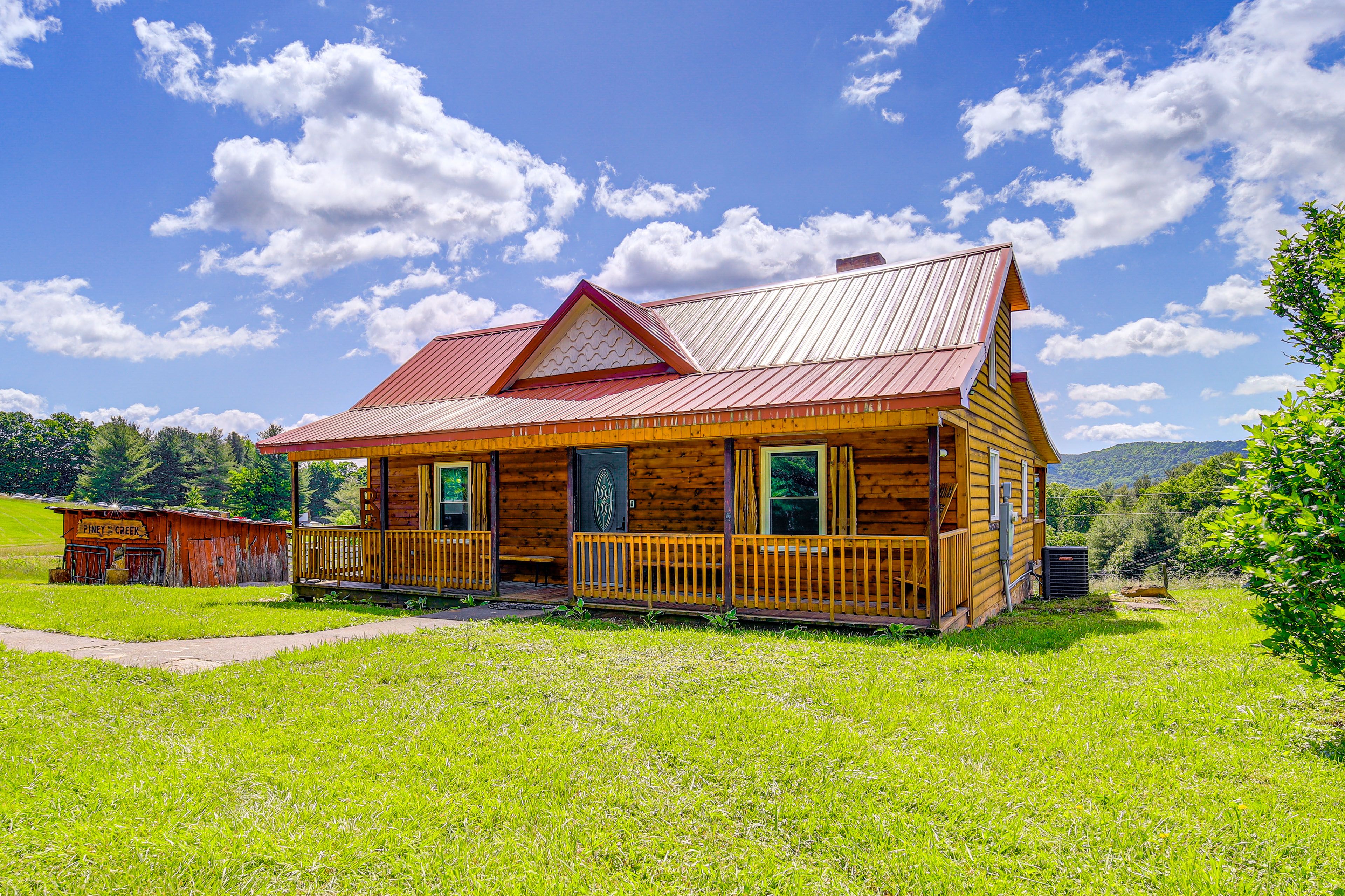 Piney Creek Vacation Rental | 1BR | 2BA | 1,350 Sq Ft | 1 Step to Enter