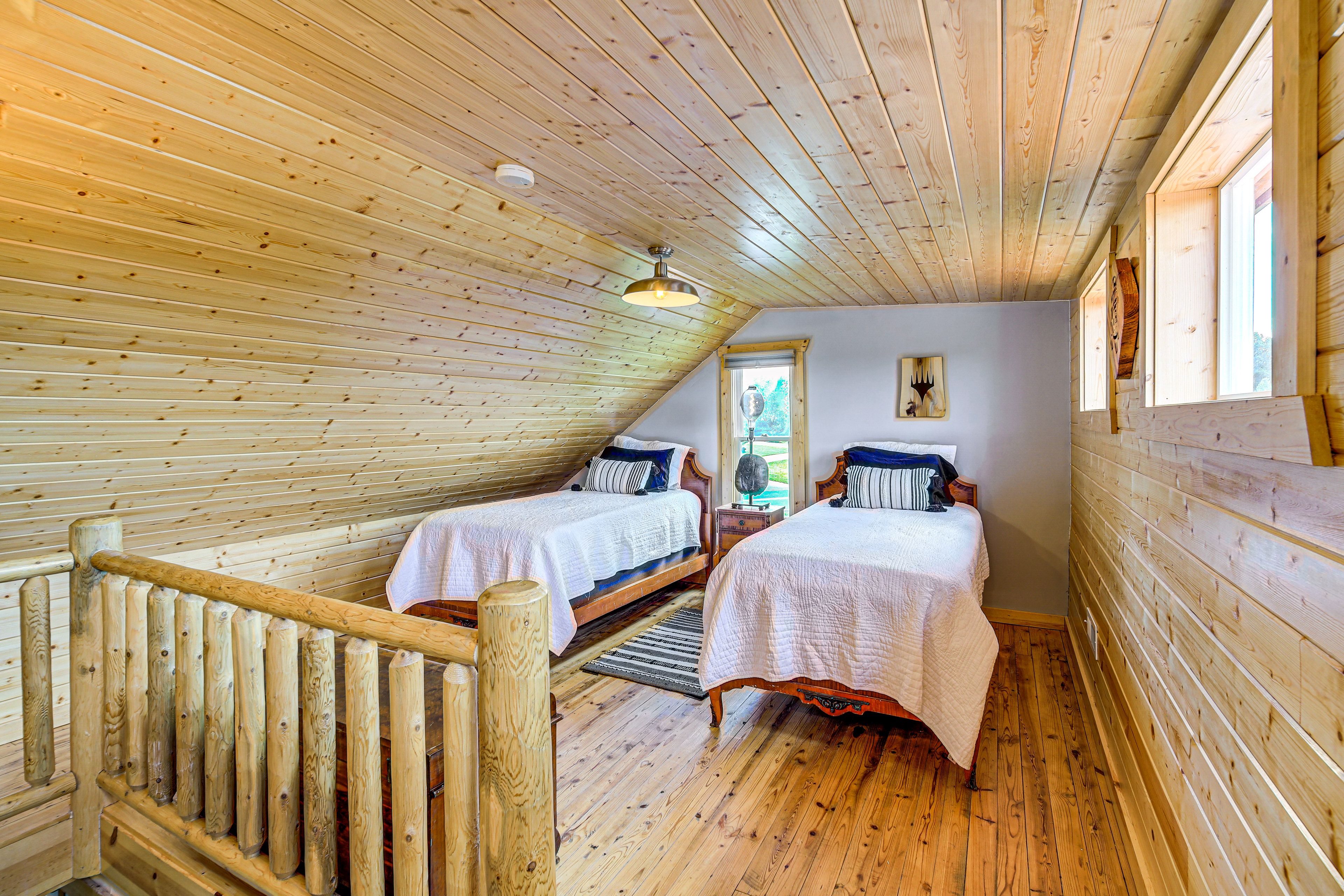 Sleeping Nook | Queen Bed | 2 Twin Beds | 2nd Floor