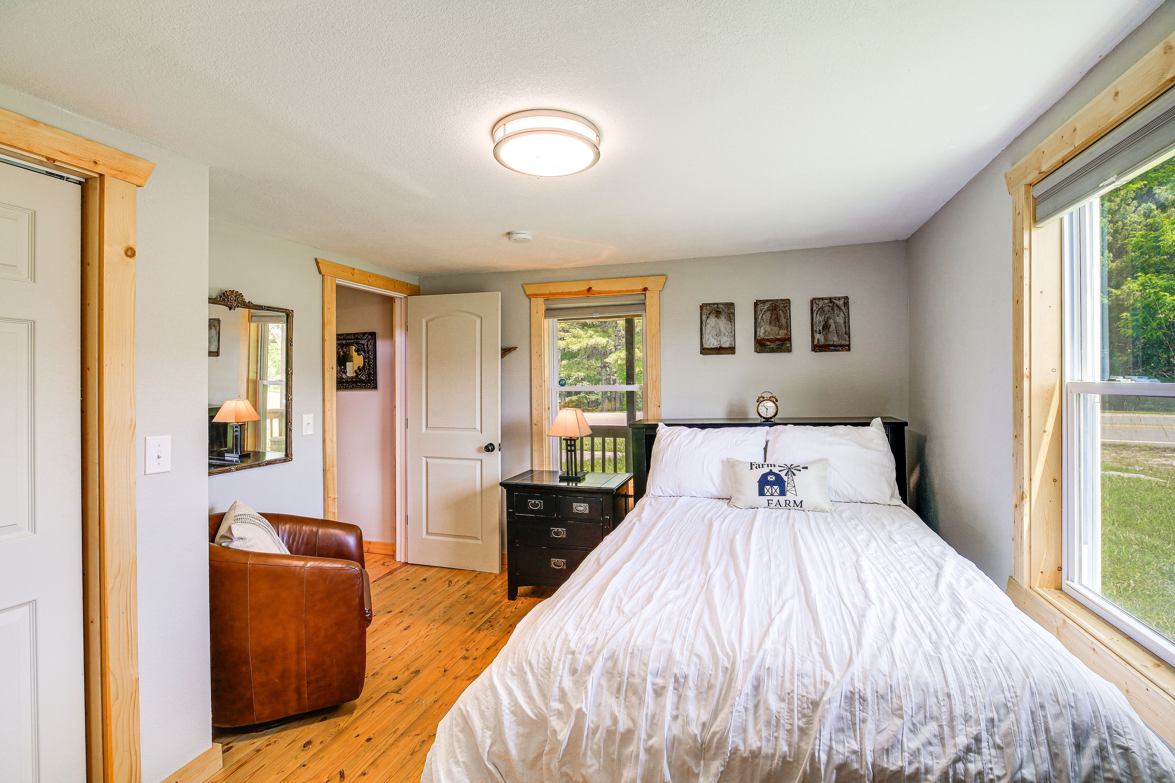 Bedroom | Queen Bed | 1st Floor