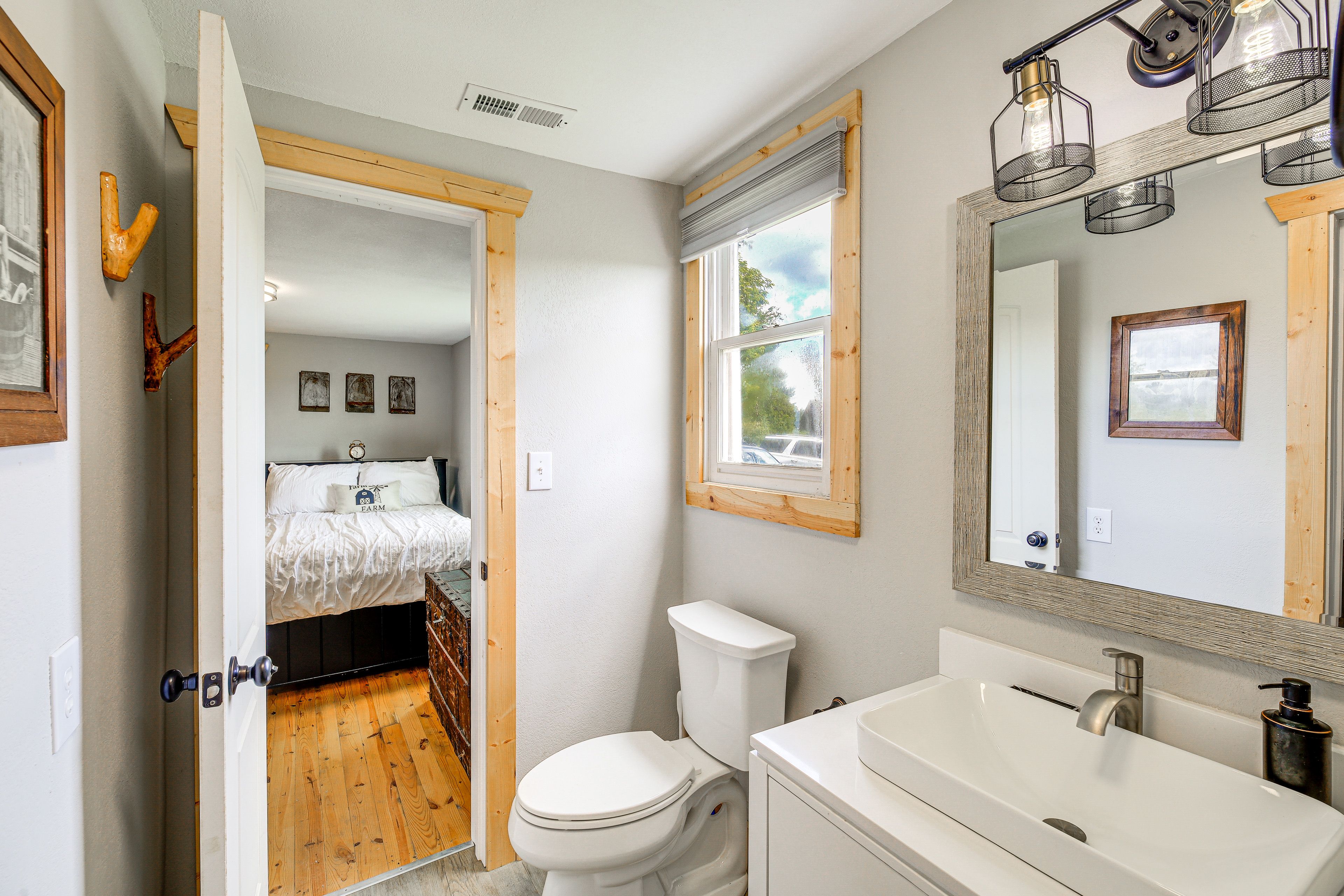 En-Suite Bathroom | Shower | Complimentary Toiletries | 1st Floor