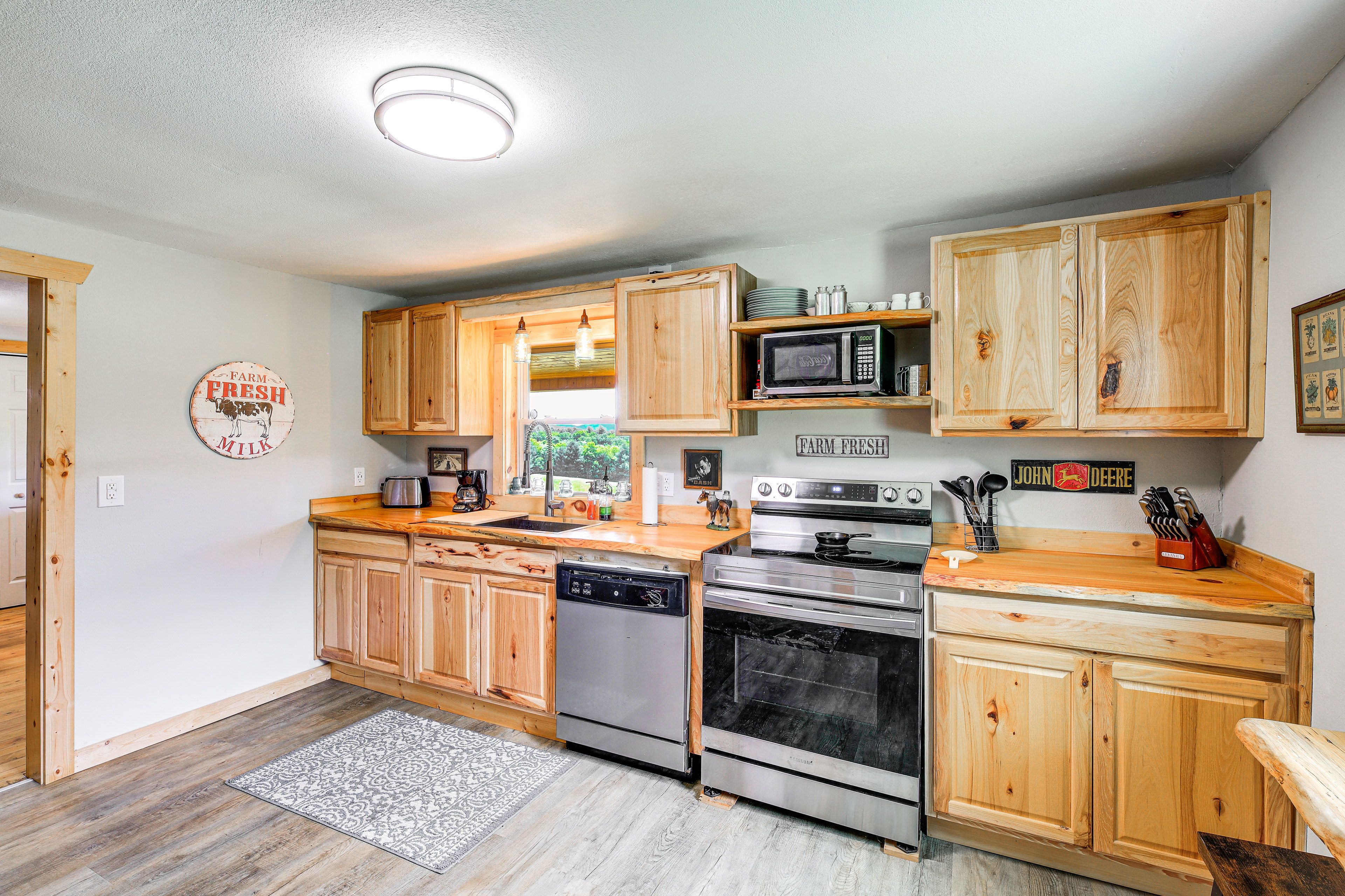 Kitchen | Refrigerator | 1st Floor