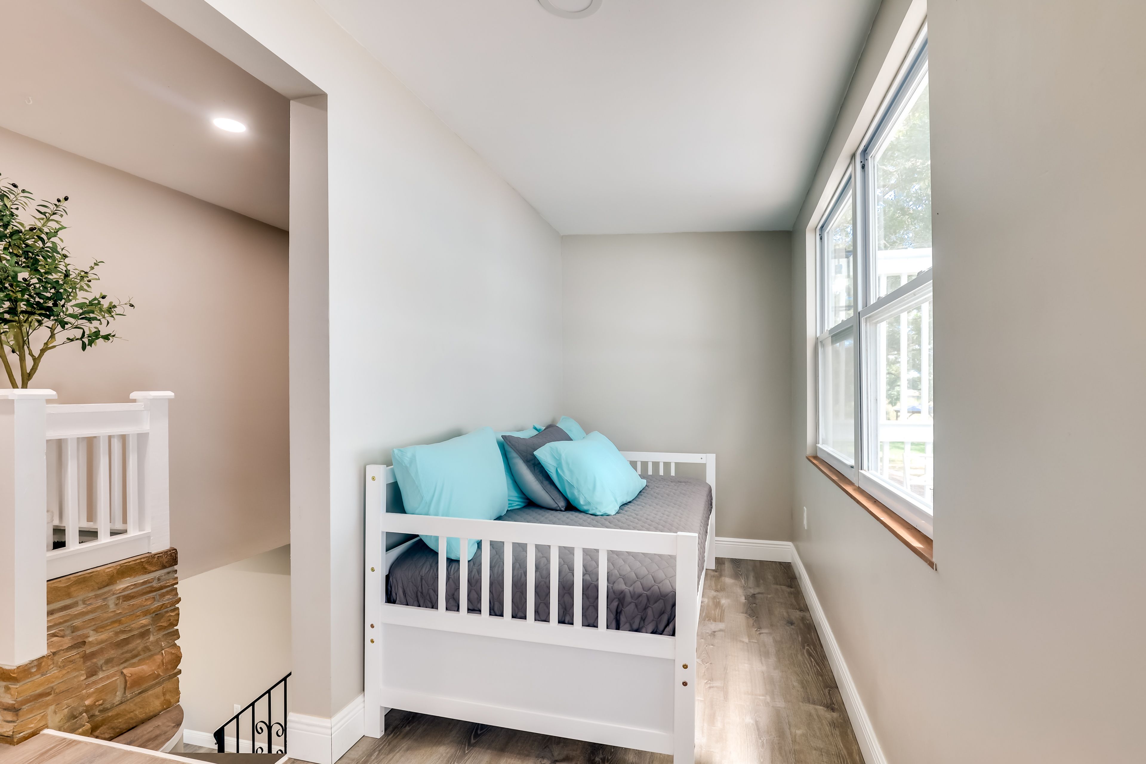 Sunroom | Twin Daybed | 2nd Floor