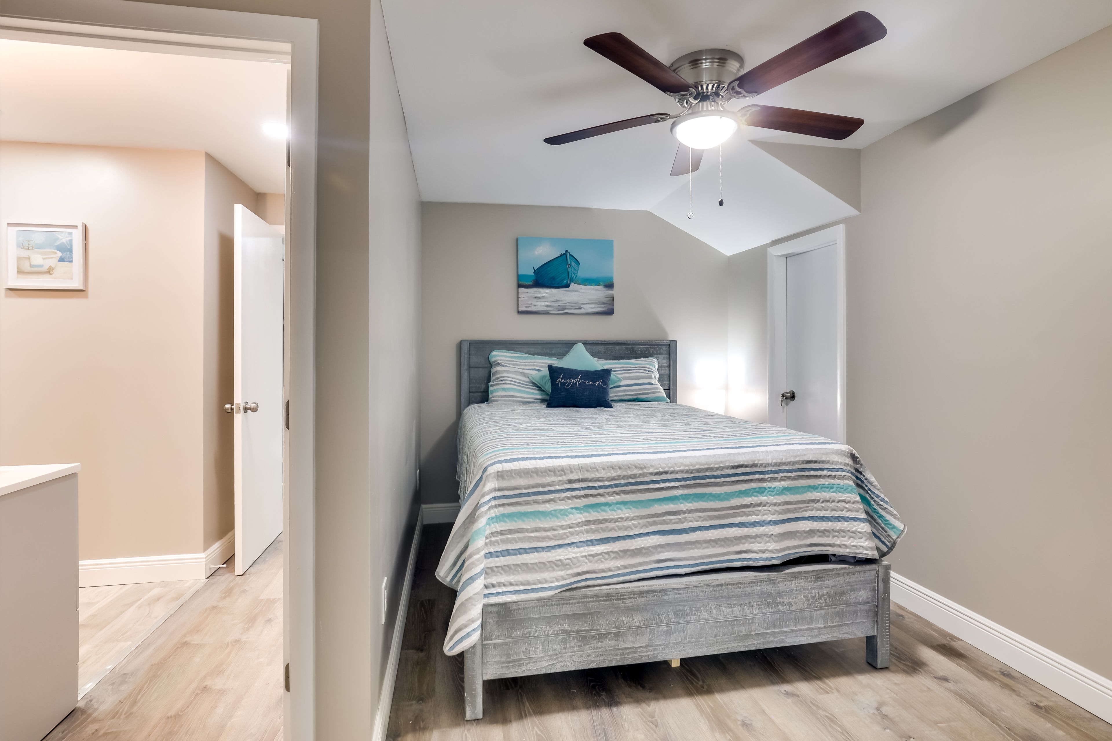 Bedroom 1 | Queen Bed | 1st Floor