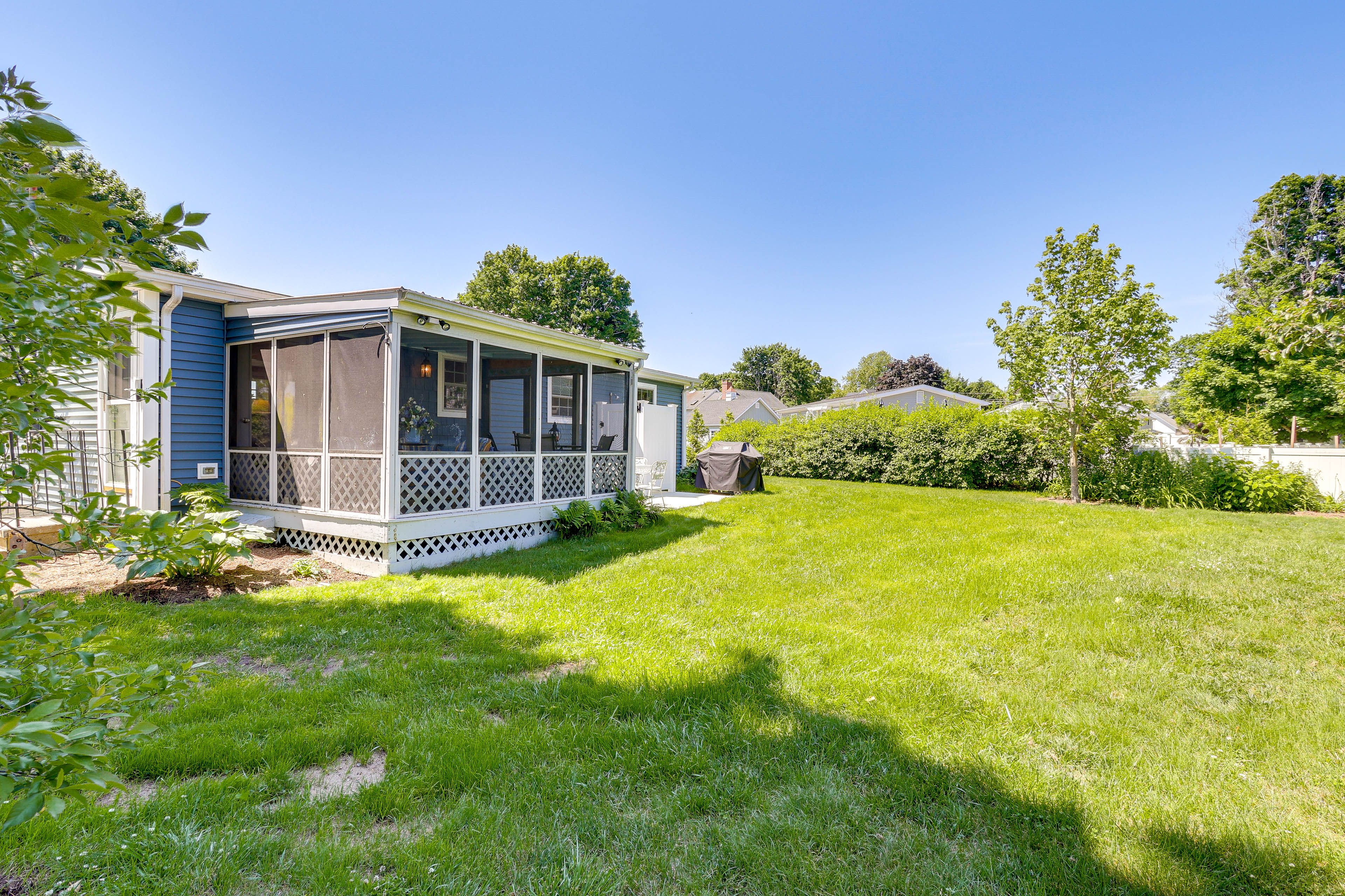 Backyard | Gas Grill | Outdoor Seating