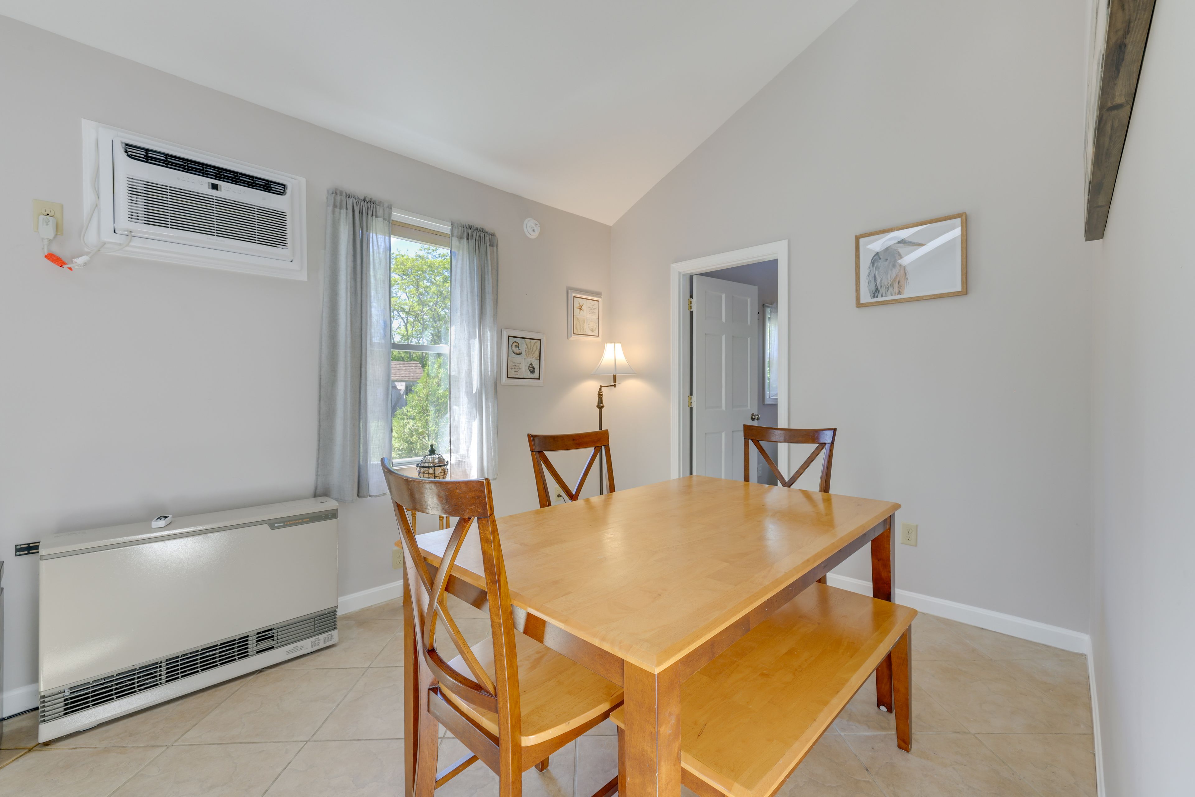 Dining Table | Dishware & Flatware