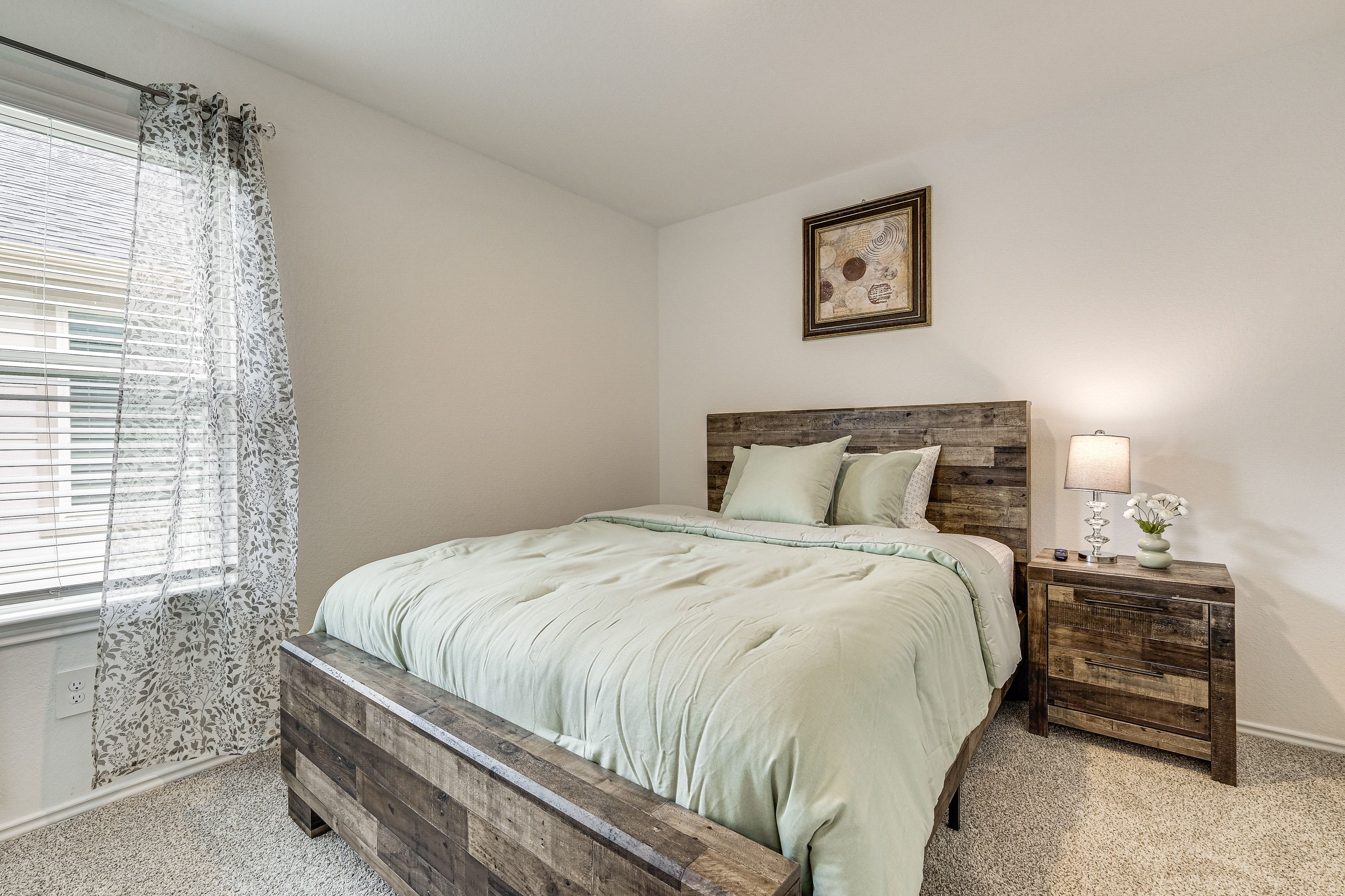 Bedroom 3 | Queen Bed