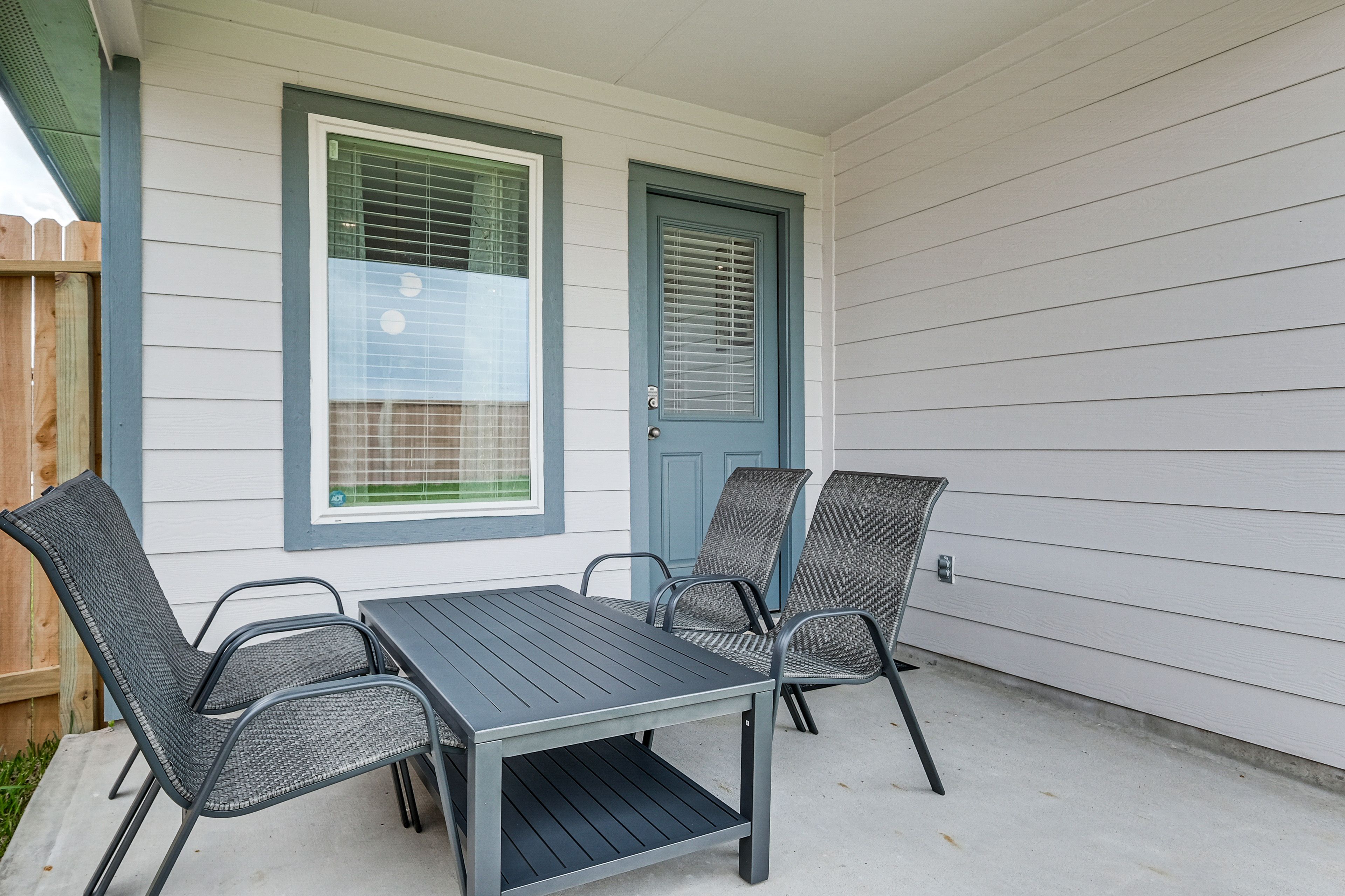 Covered Patio | Community Pool Access | ~39 Mi to Houston