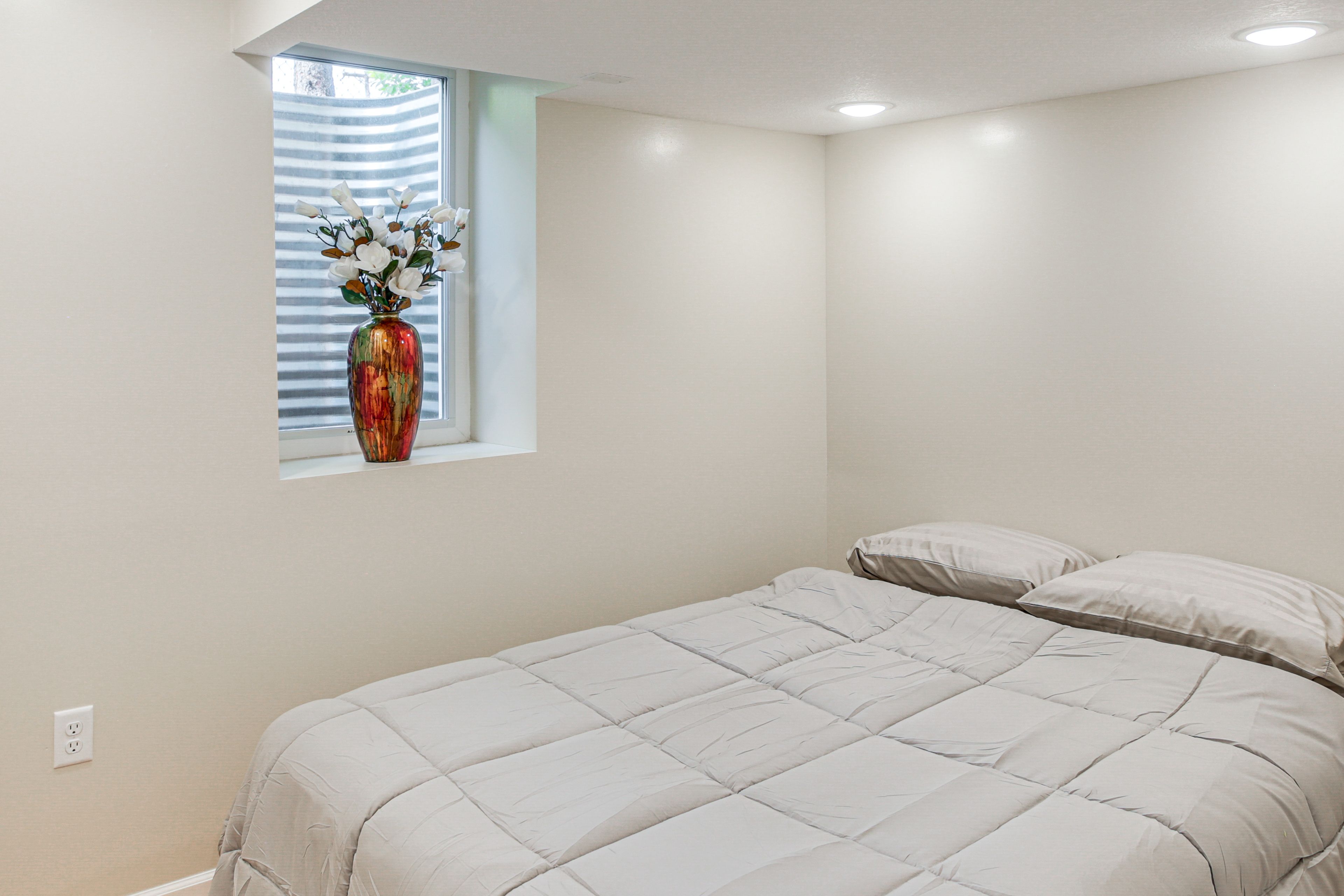 Bedroom 2 | Basement | Queen Bed