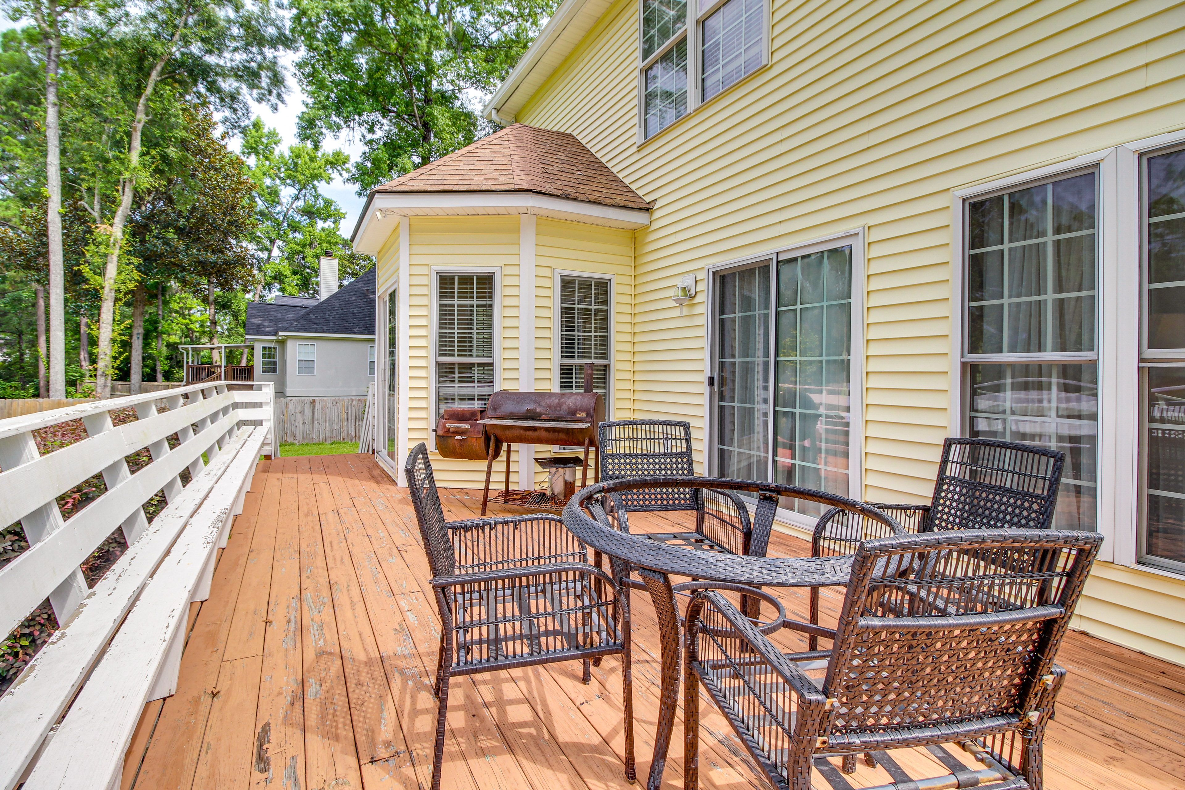 Deck | Charcoal Grill