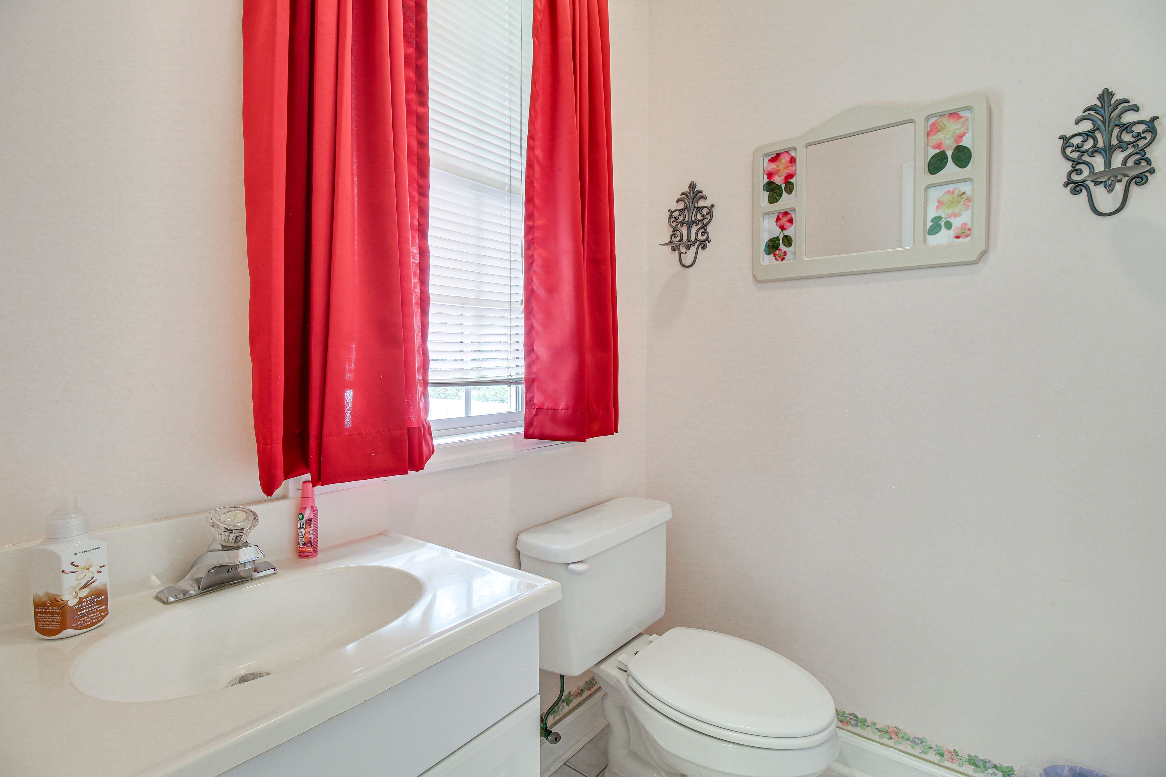 Half Bath | 1st Floor