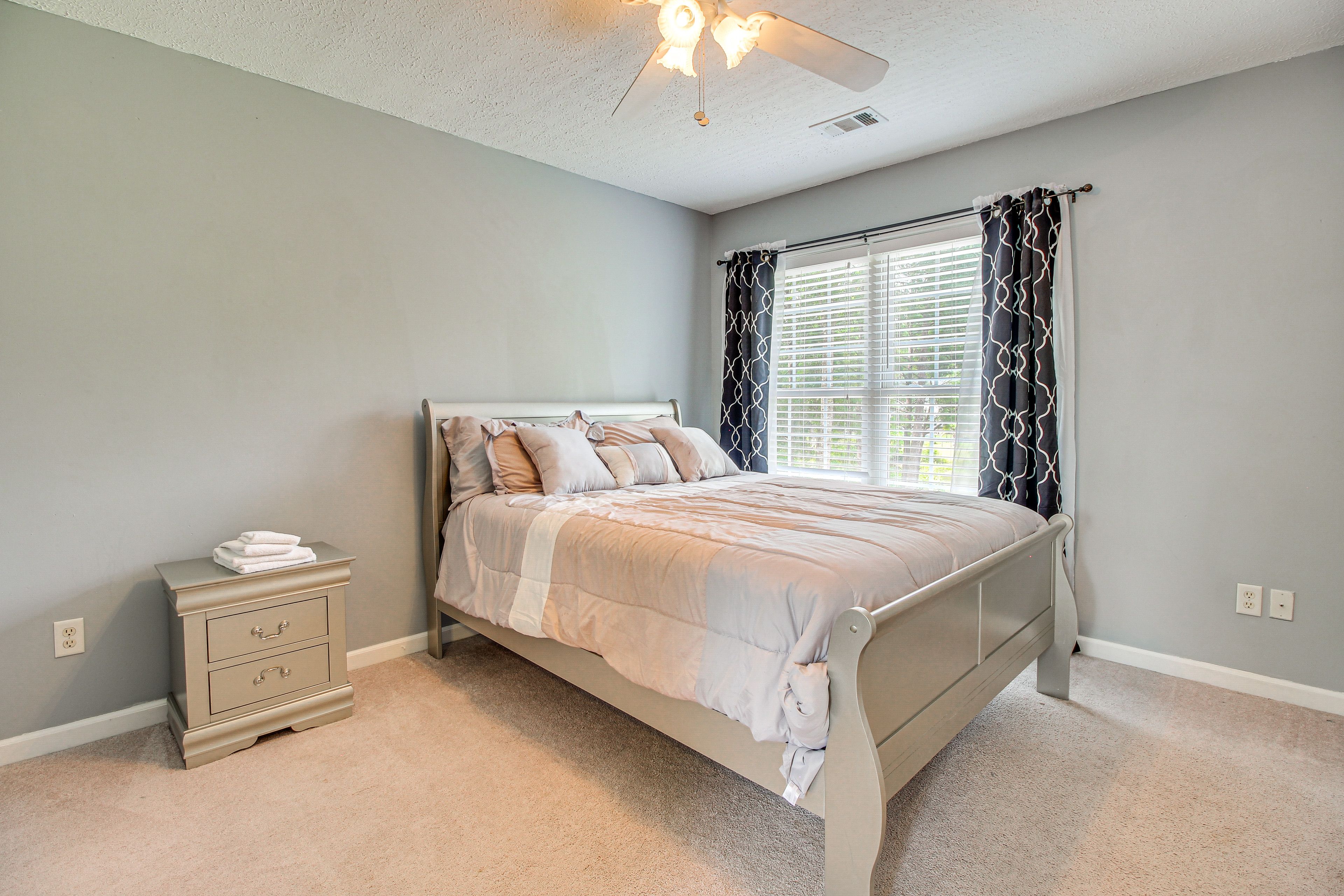 Bedroom 2 | Queen Bed | Linens Provided | 3rd Floor