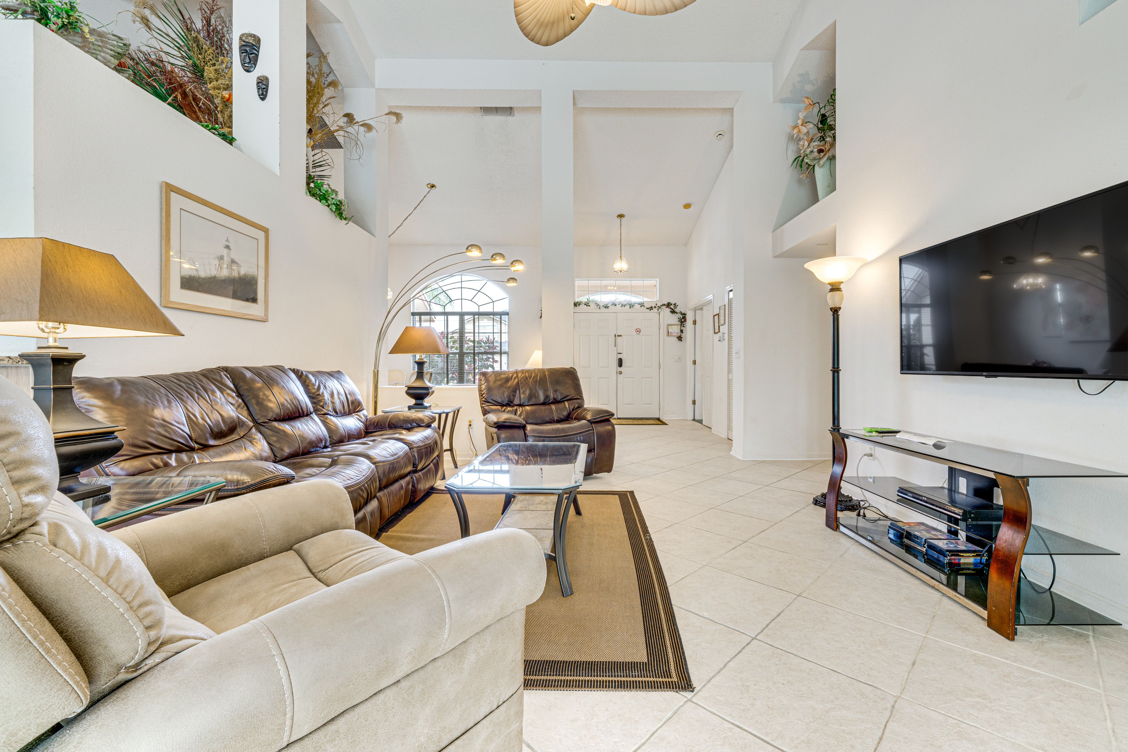 Living Room | Queen Sleeper Sofa | Central Heating & A/C | Free WiFi