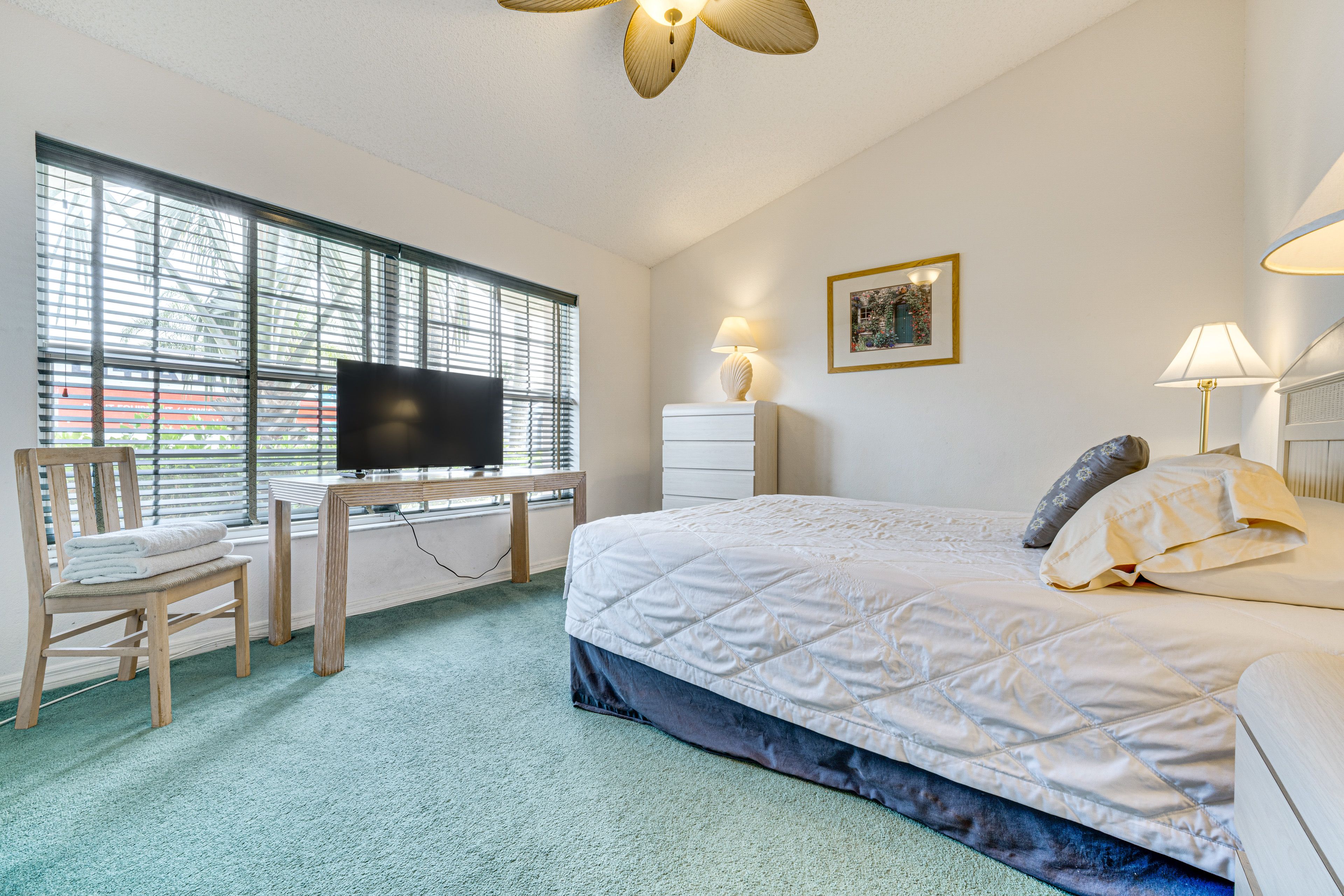 Bedroom 3 | Queen Bed