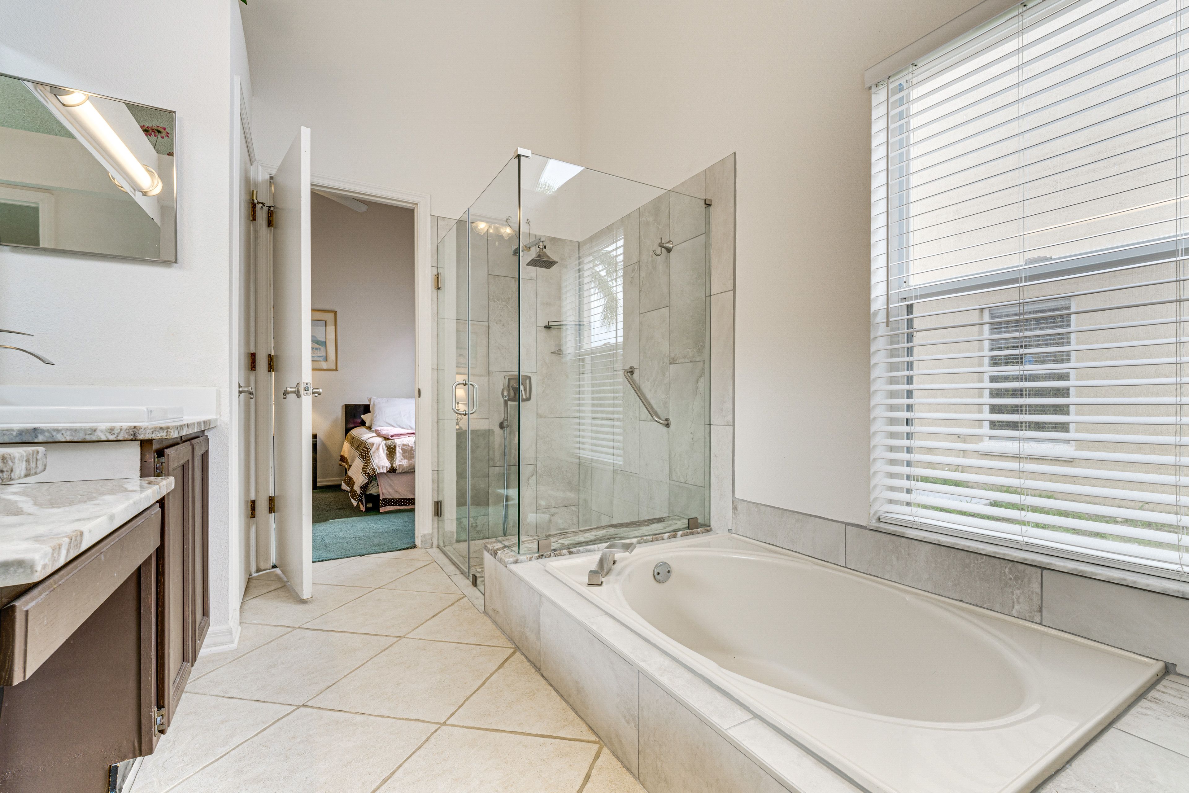 Jack-and-Jill Bathroom | Complimentary Toiletries | Towels Provided