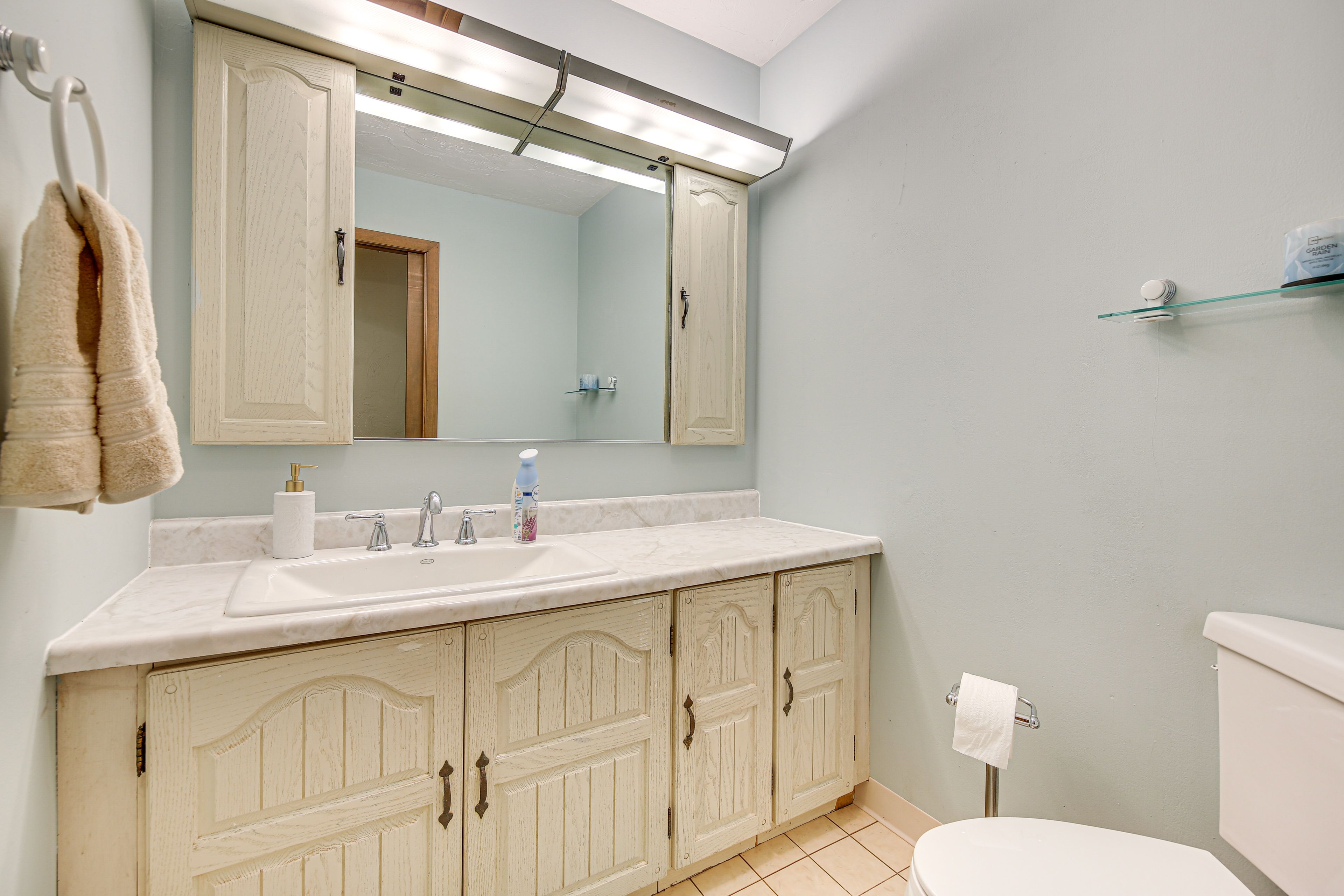 Half Bathroom | 1st Floor