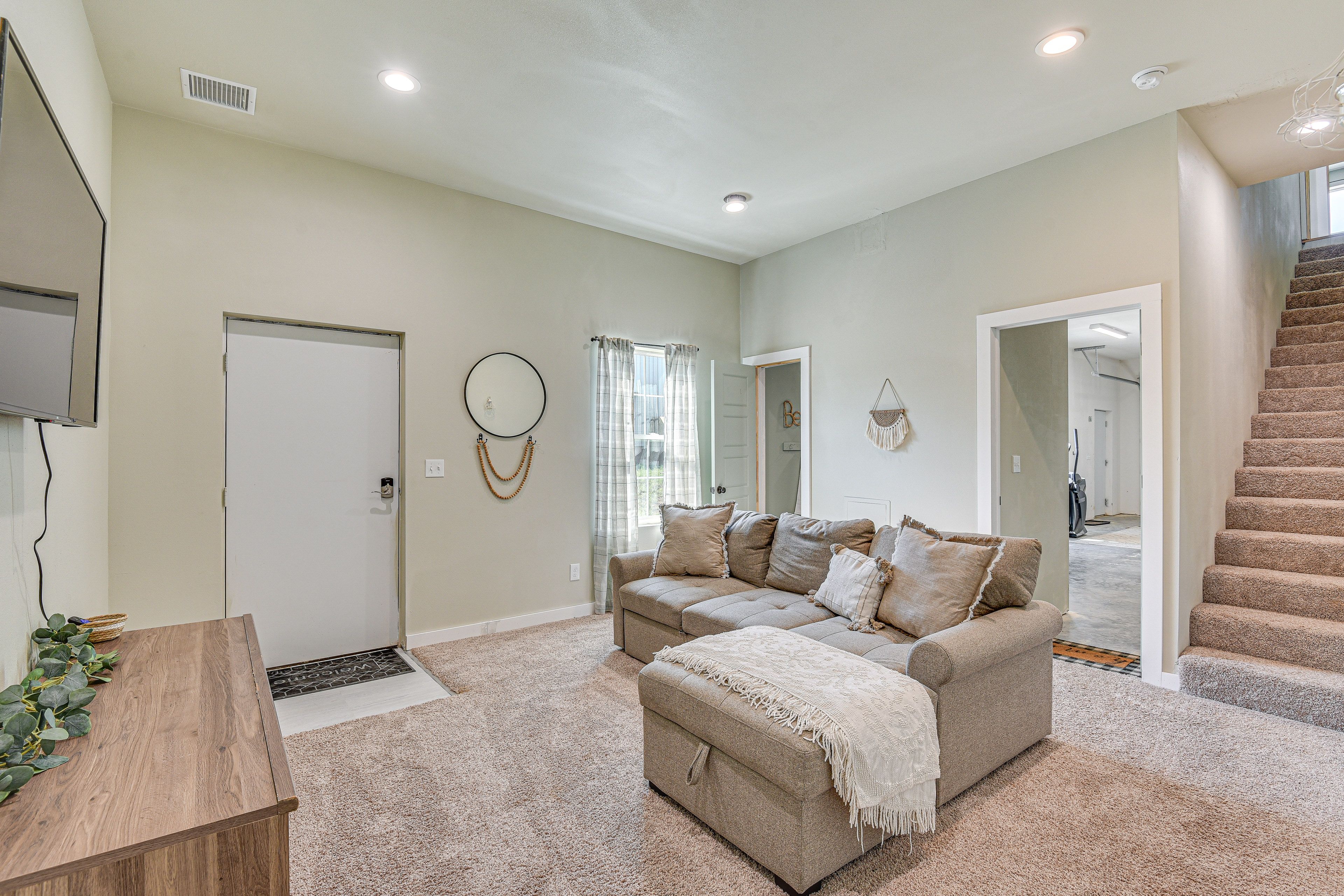 Living Area | Smart TV