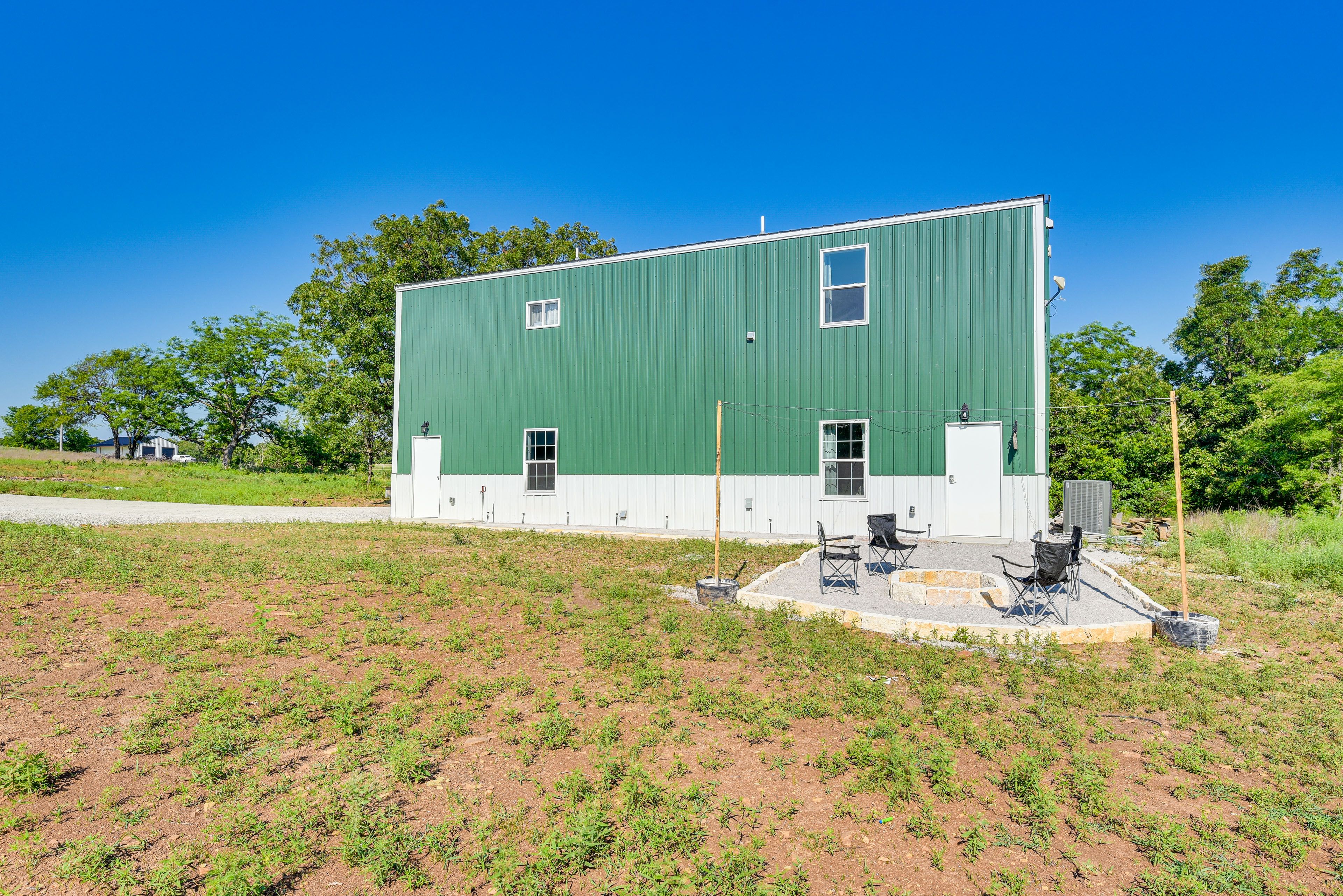 Skiatook Vacation Rental | 2BR | 2BA | Stairs Required | 2,000 Sq Ft