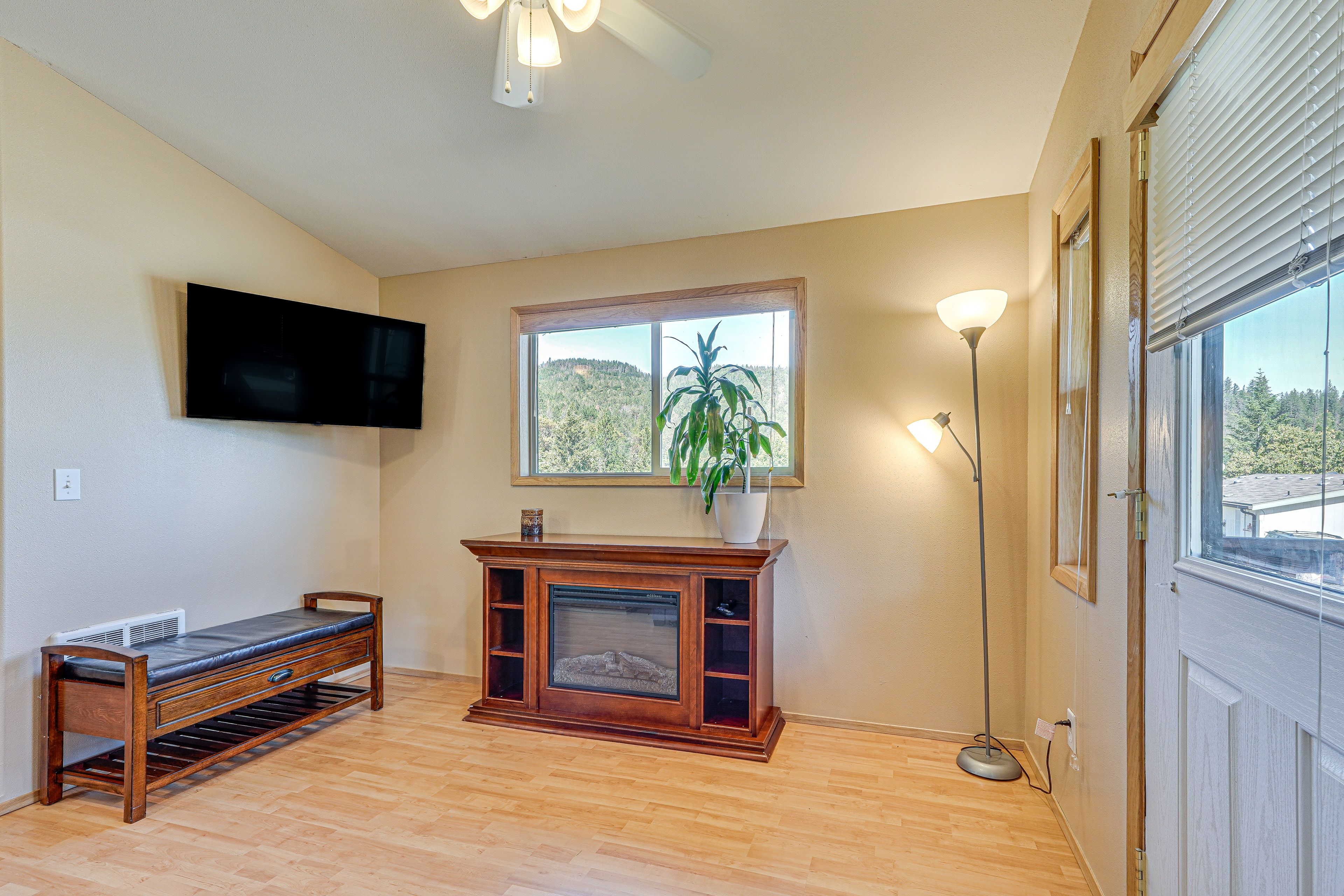 Living Room | Full Sleeper Sofa | Smart TV | Single-Story Home