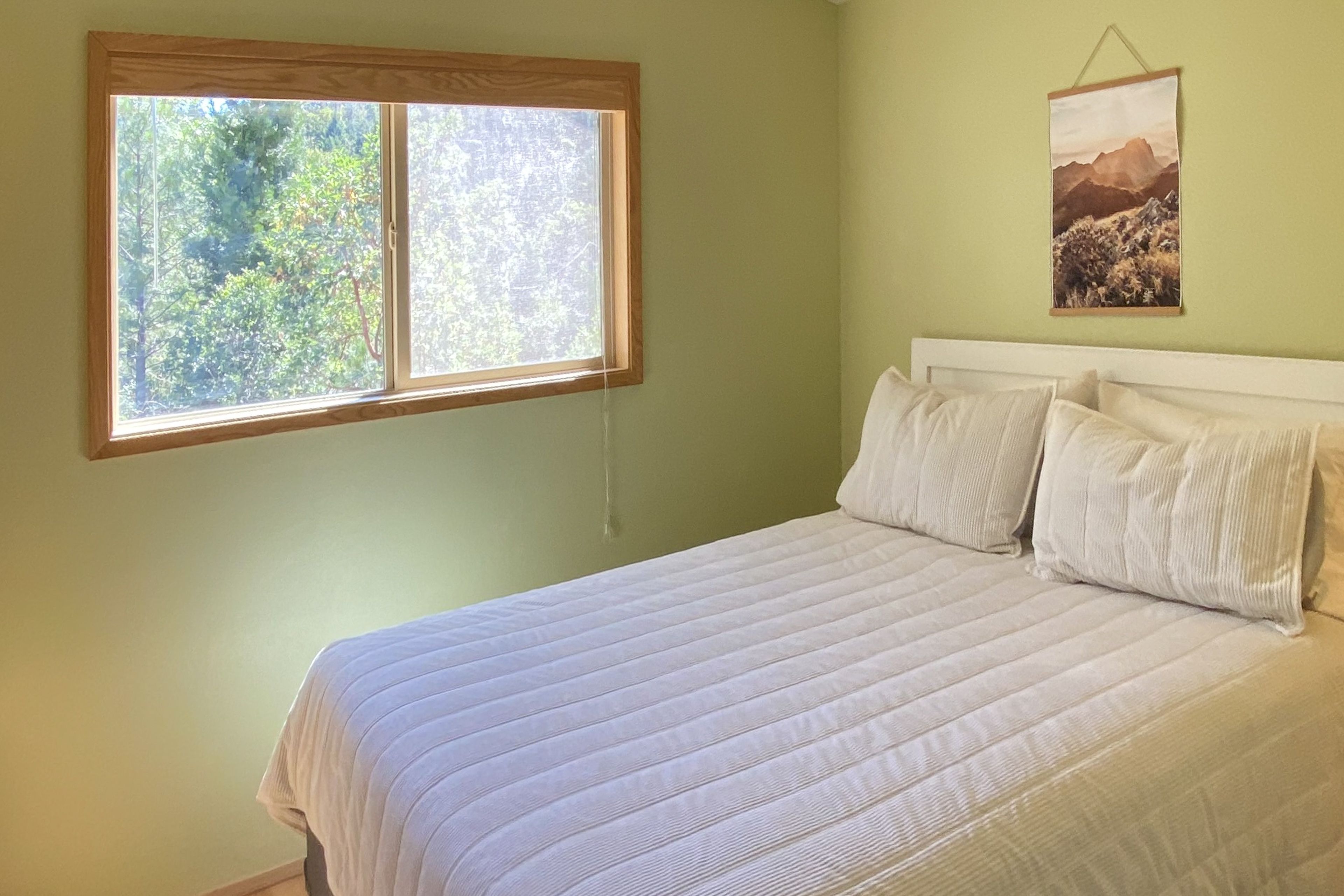Bedroom | Queen Bed | Linens Provided