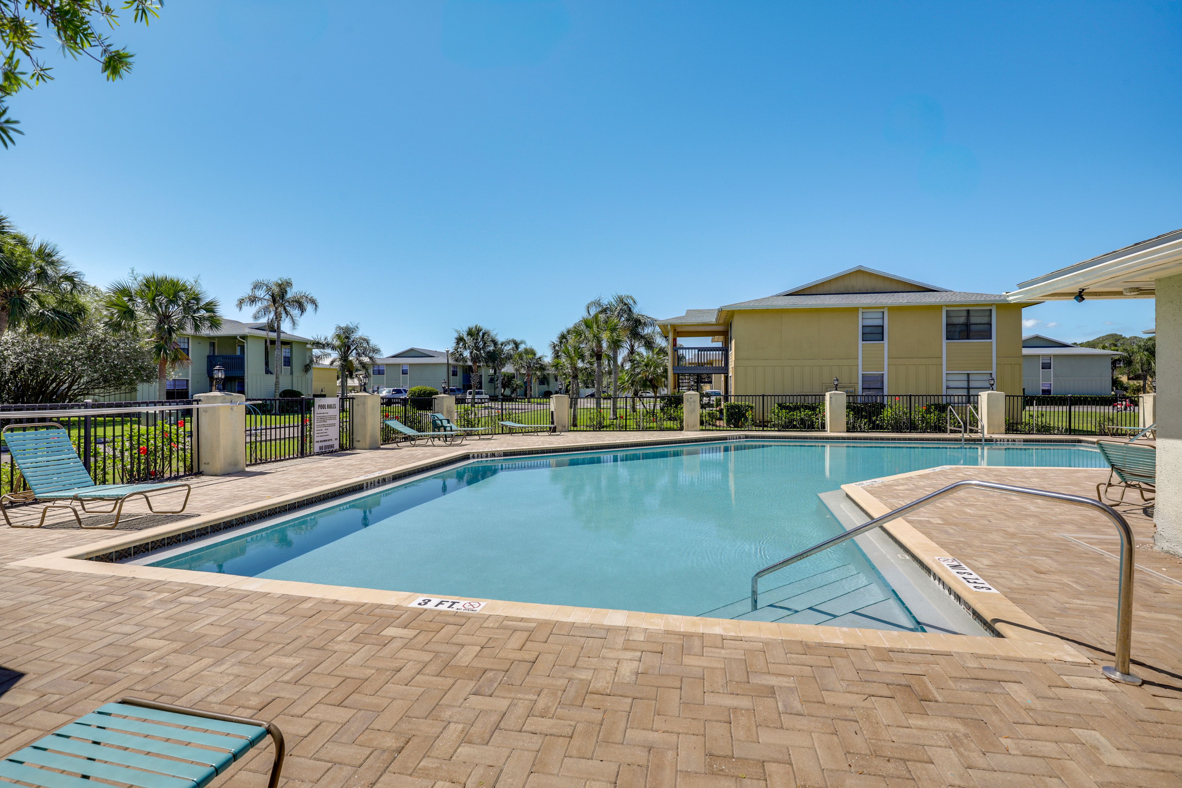 St. Augustine Beach Vacation Rental | 2BR | 2BA | 947 Sq Ft | Steps Required