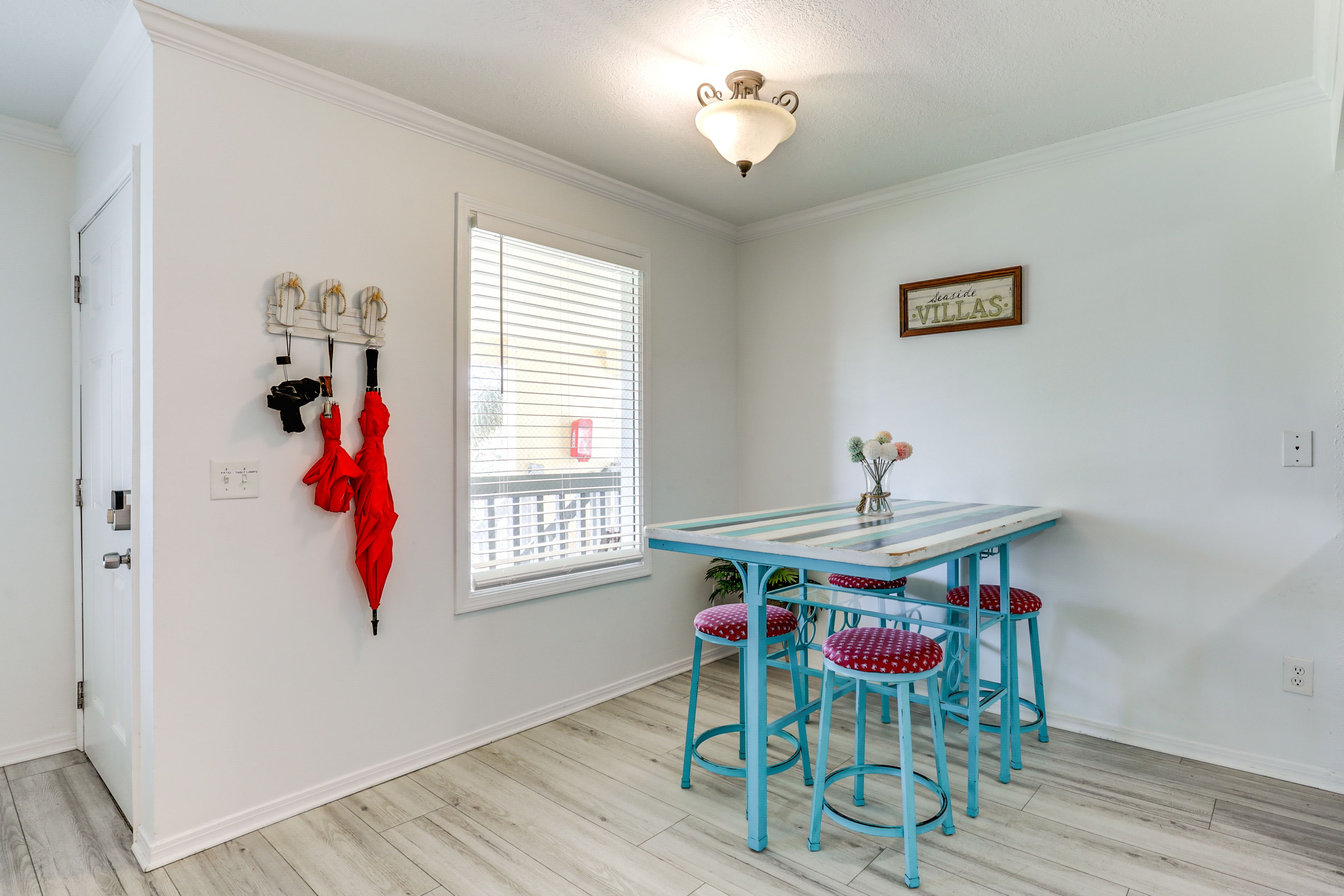 Dining Table | Dishware + Flatware Provided