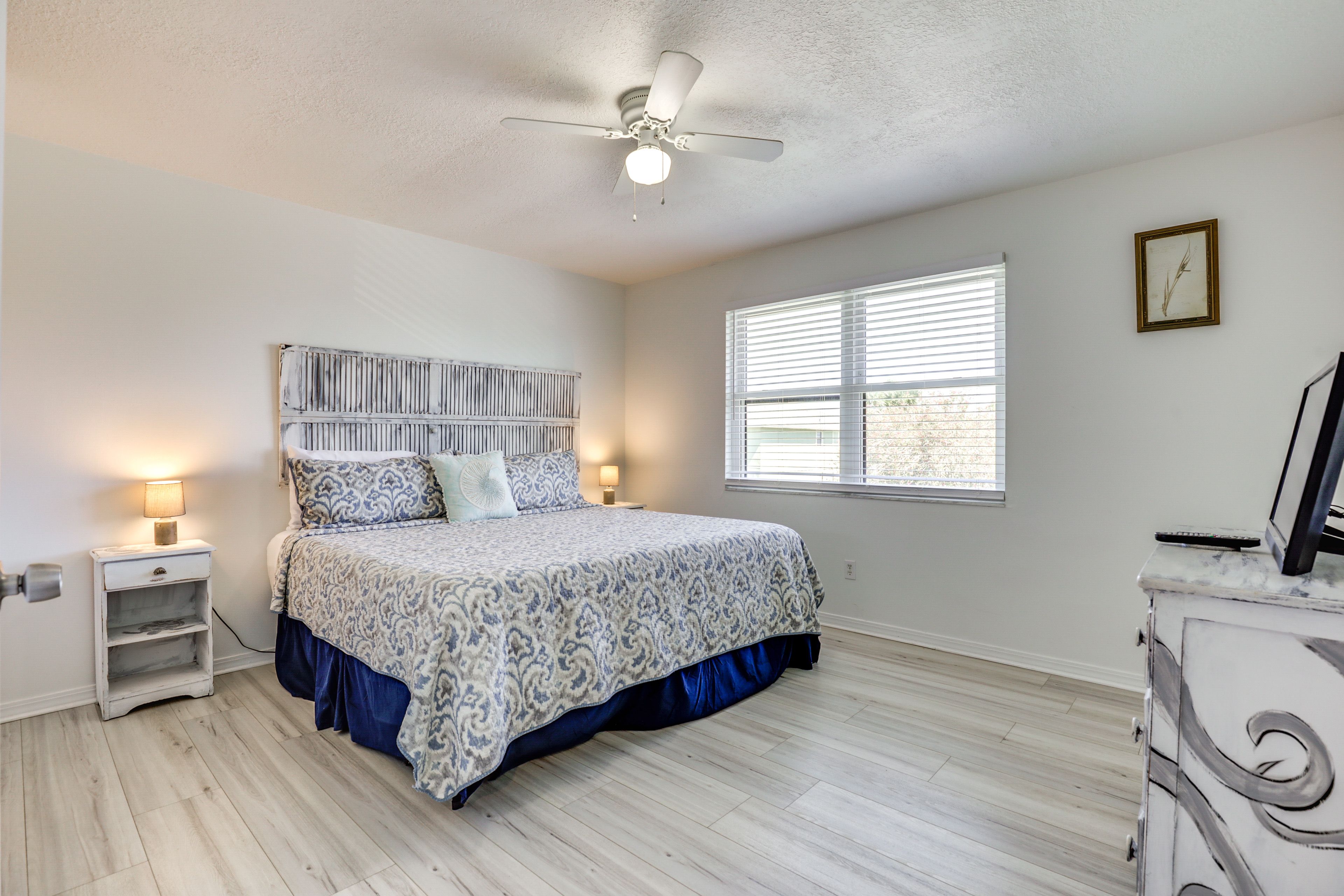Bedroom 1 | King Bed | Linens Provided