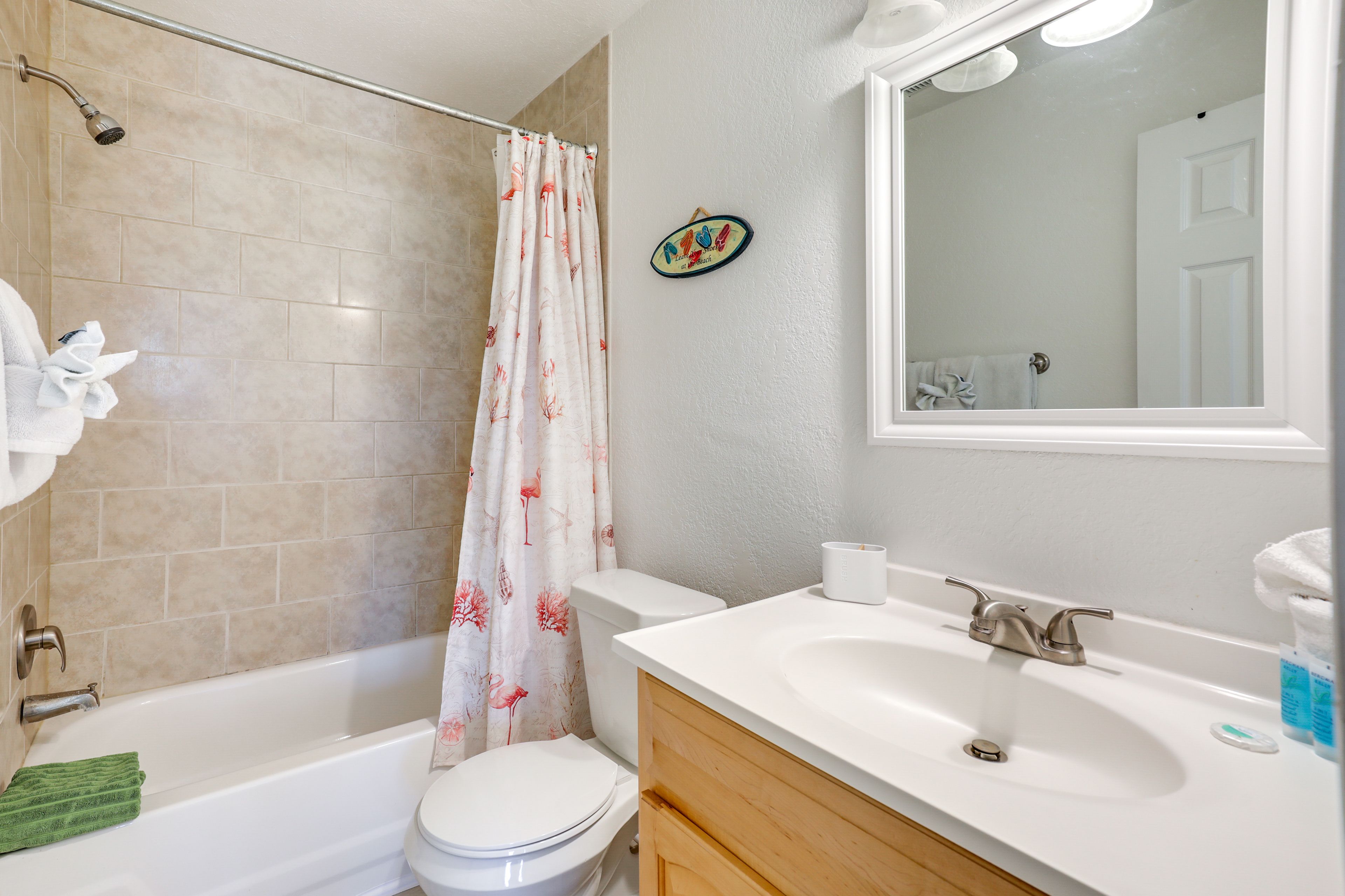 Full Bathroom | Towels Provided
