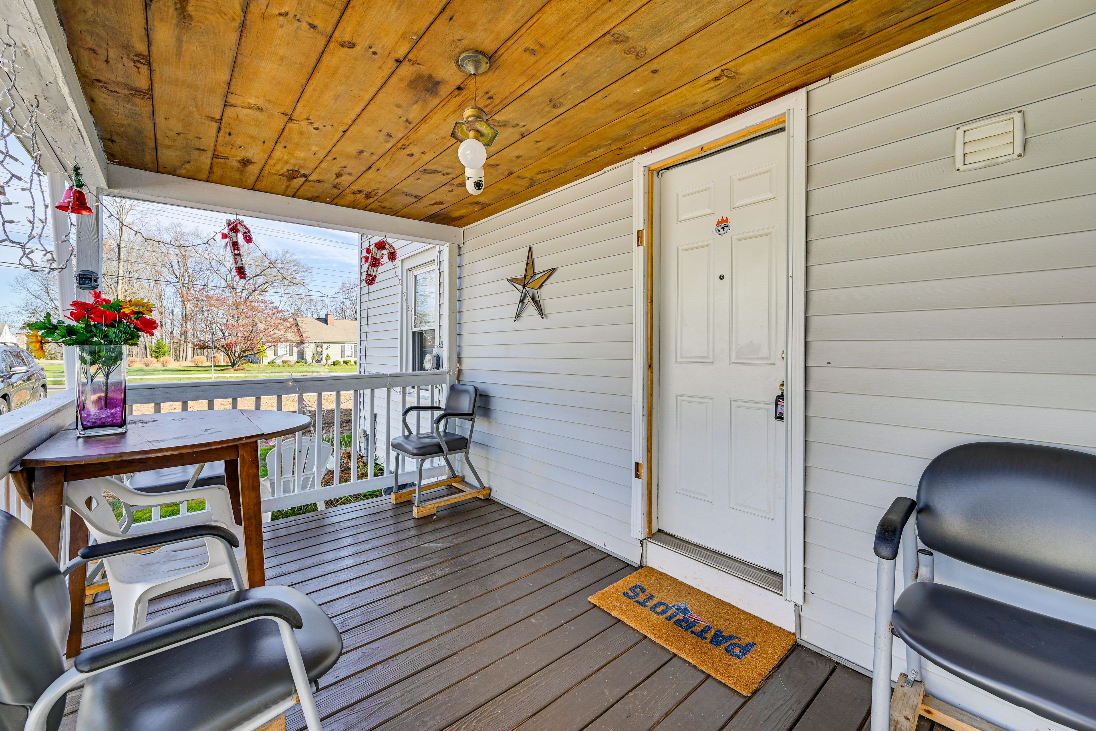 Furnished Porch