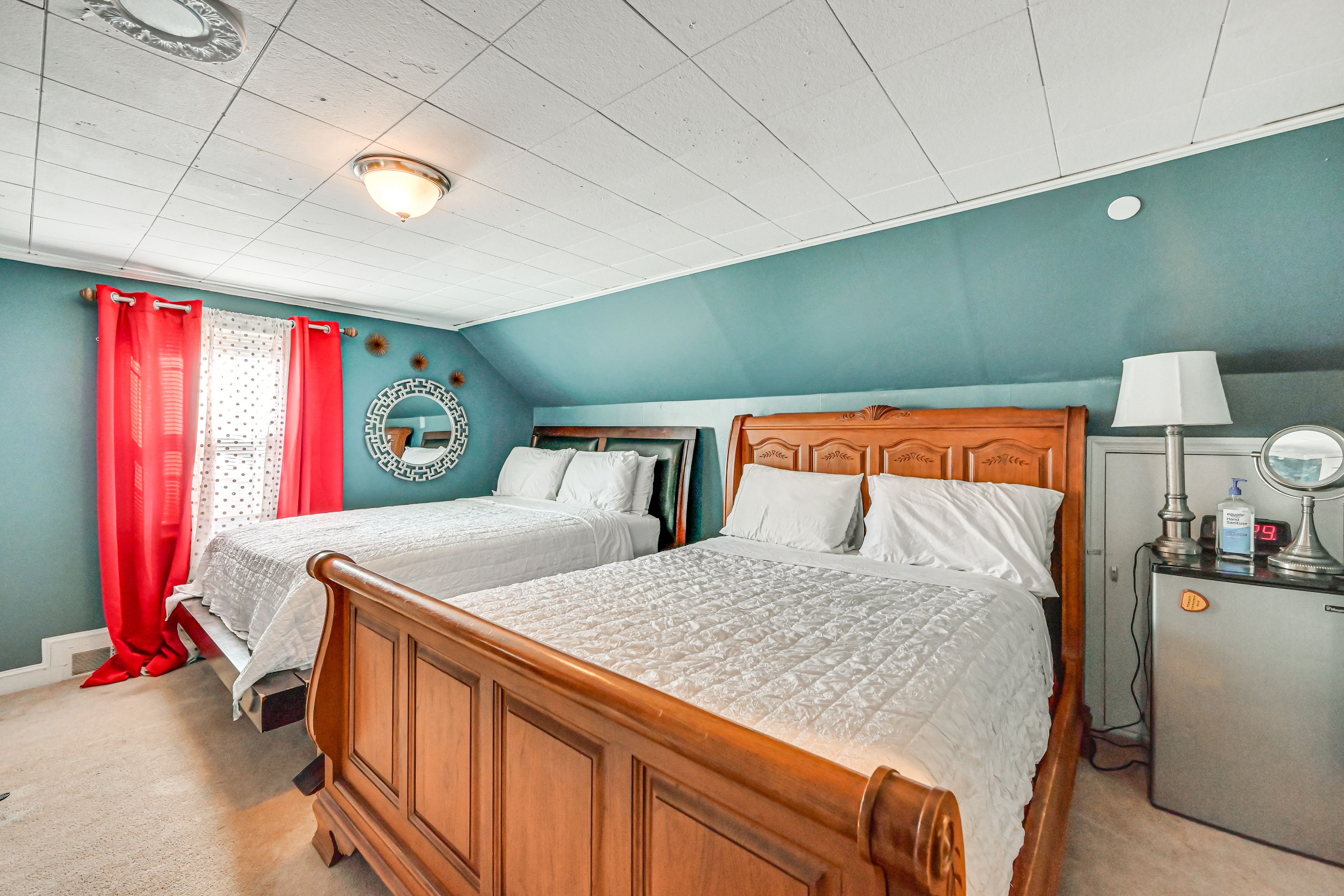 Bedroom 2 | 2 Full Beds | Smart TV | 2nd Floor