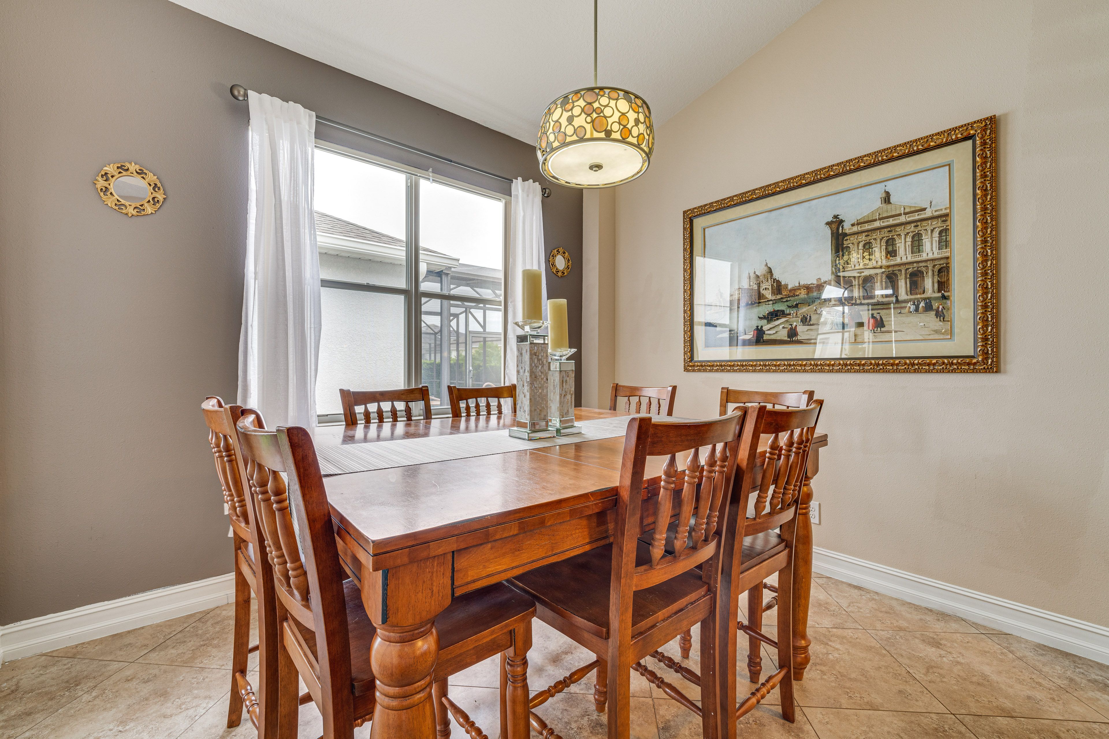 Dining Area | Dishware/Flatware Provided | 1st Floor