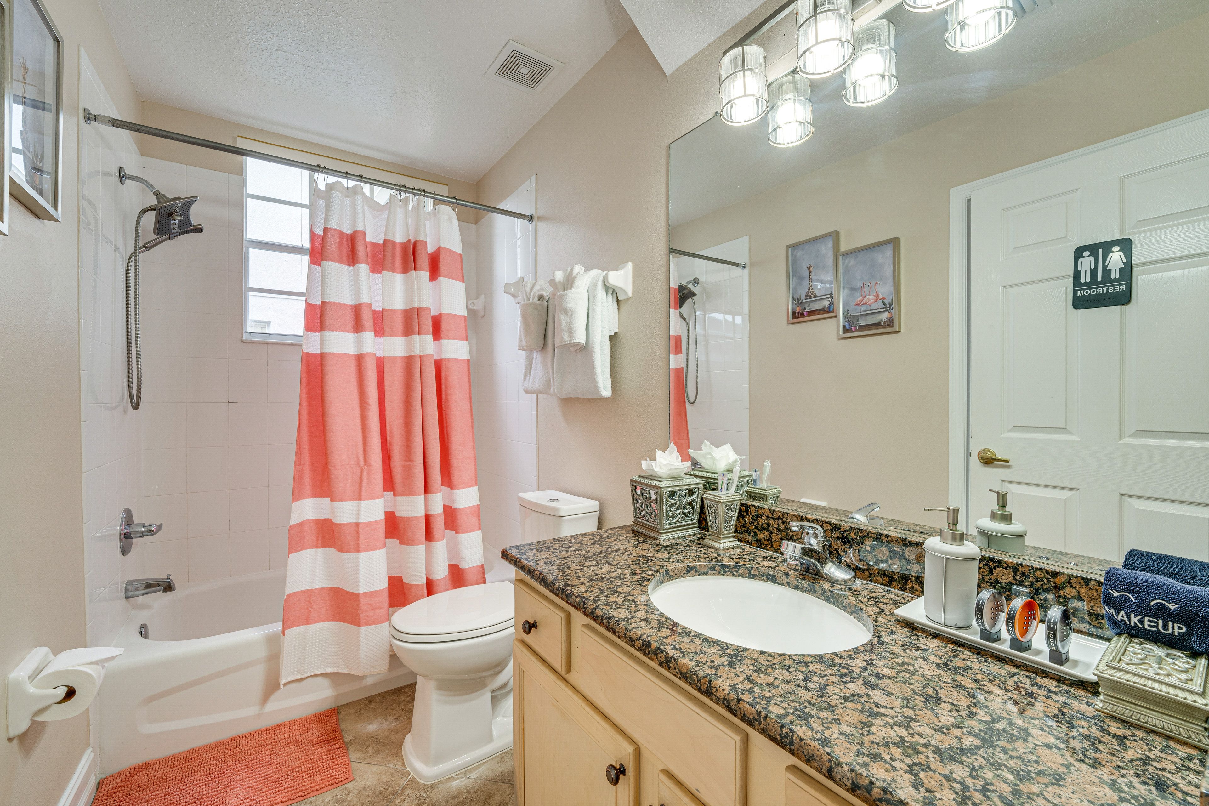 Full Bathroom | Towels Provided | 1st Floor