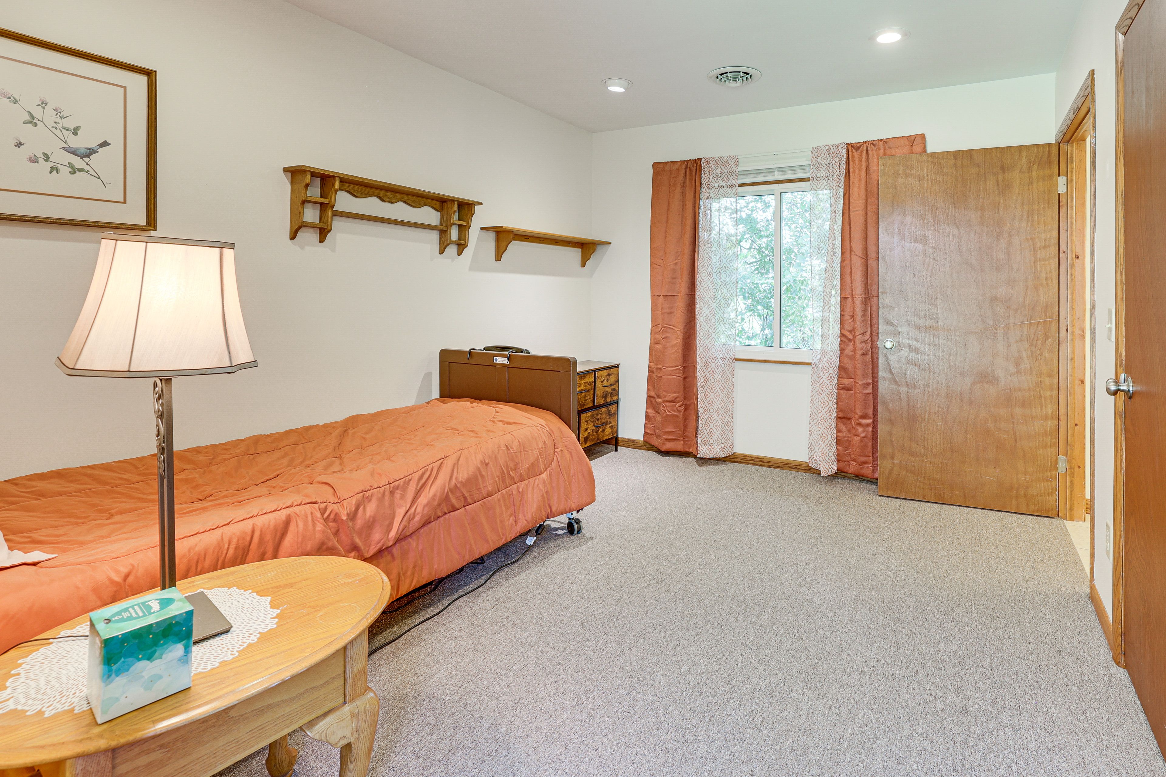 Bedroom 6 | Twin Bed (Adjustable)