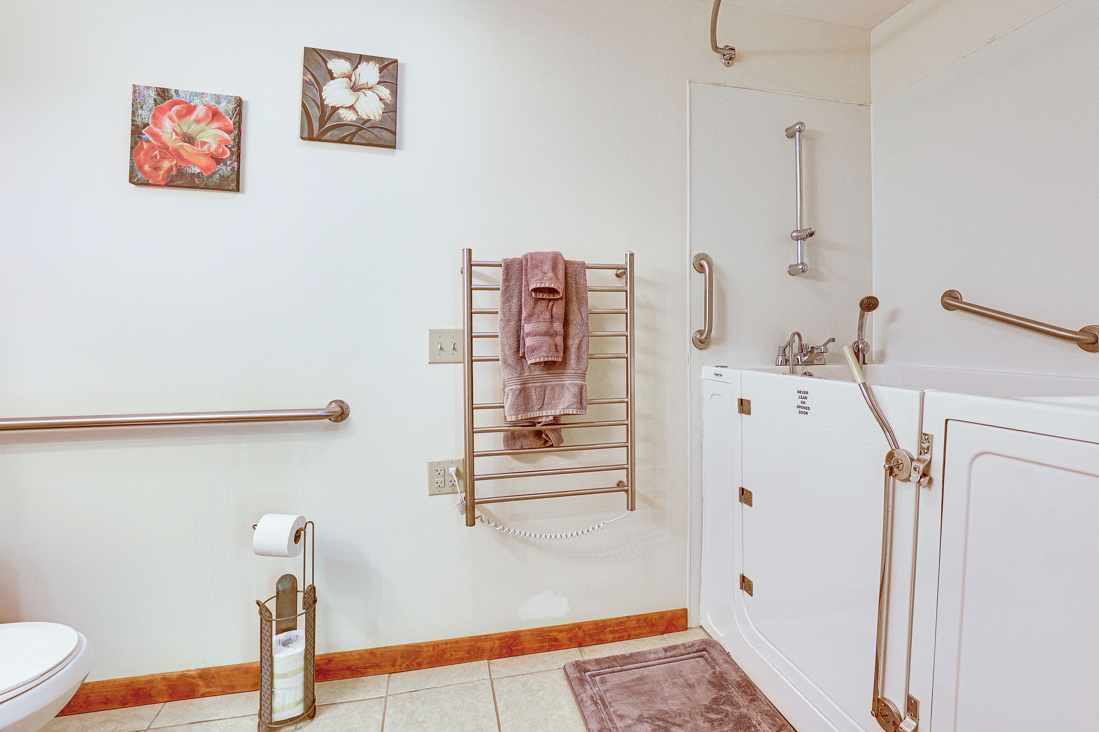 Full Bathroom | Walk-In Bathtub w/ Jetted Shower