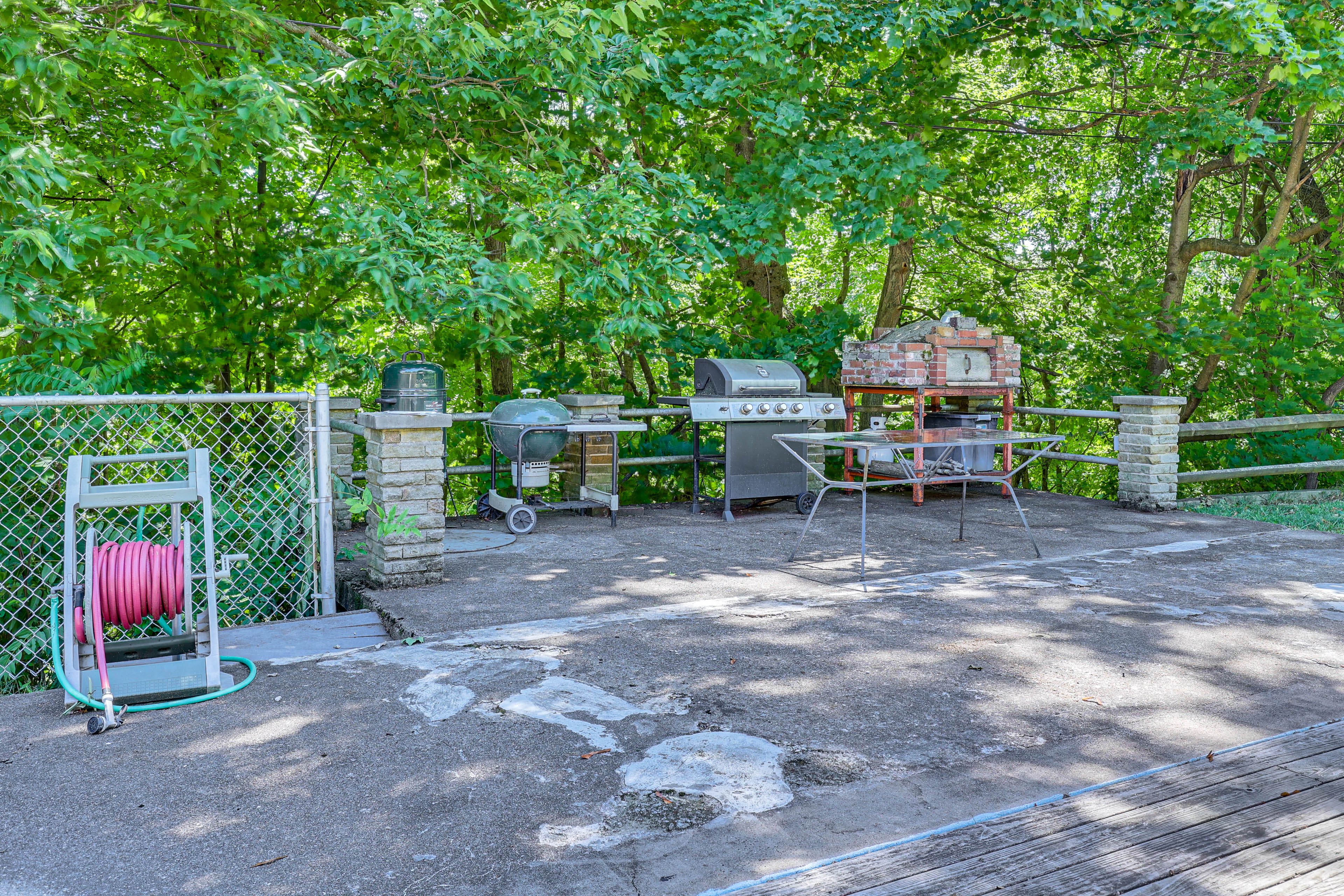 Charcoal Grill/Smoker | Gas Grill | Brick Oven