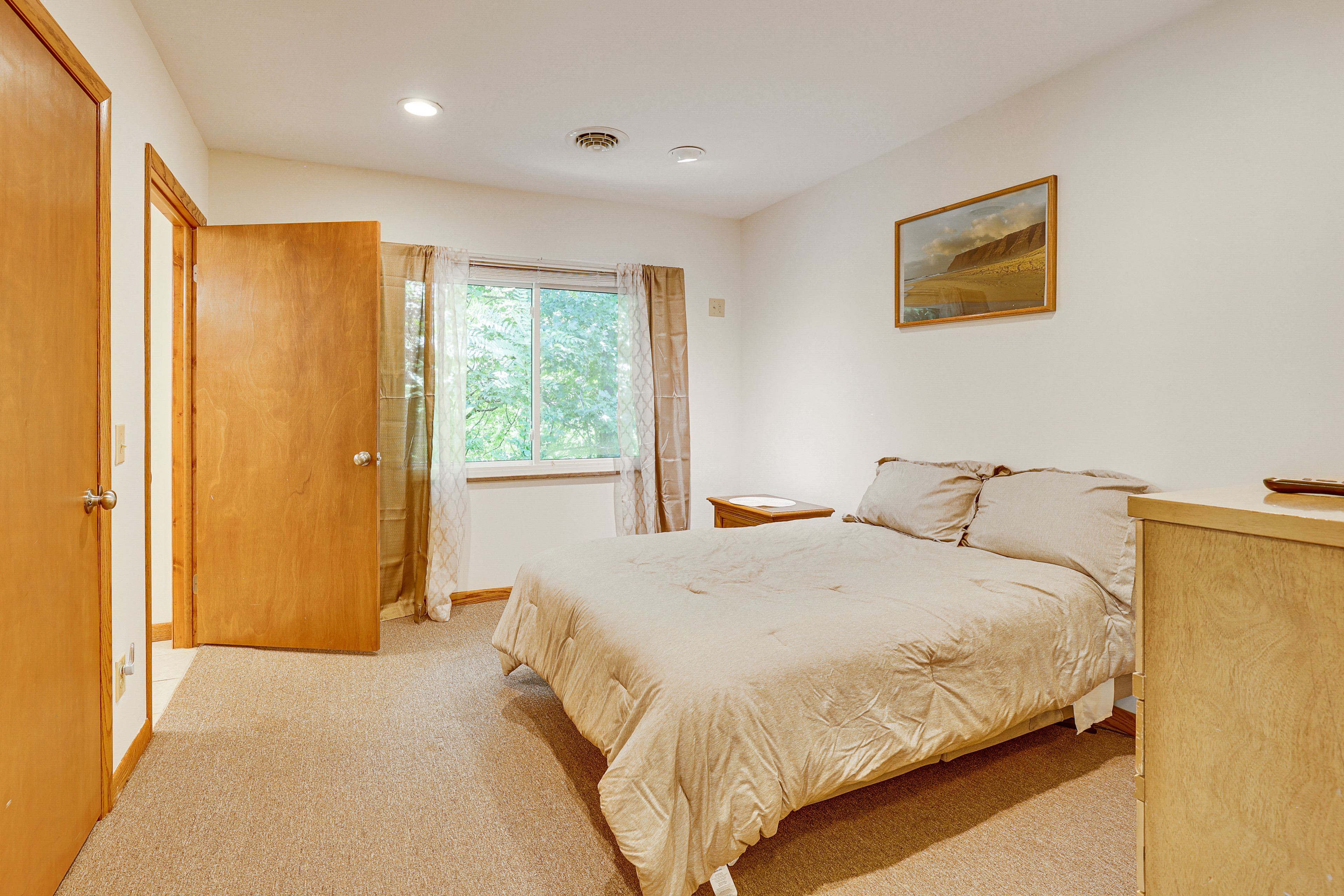 Bedroom 4 | Full Bed (Adjustable)