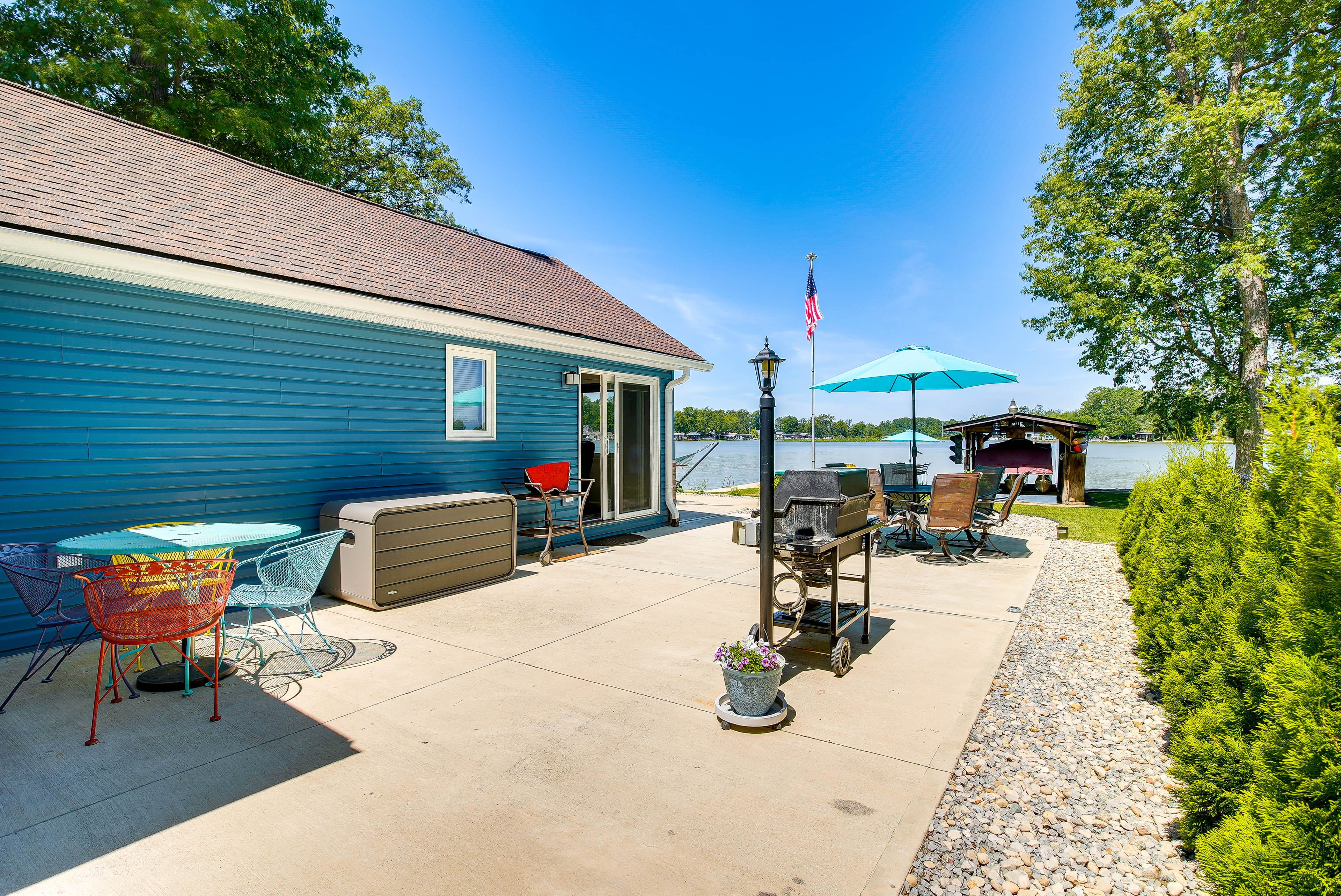 Patio | Outdoor Seating Areas | Natural Gas Grill