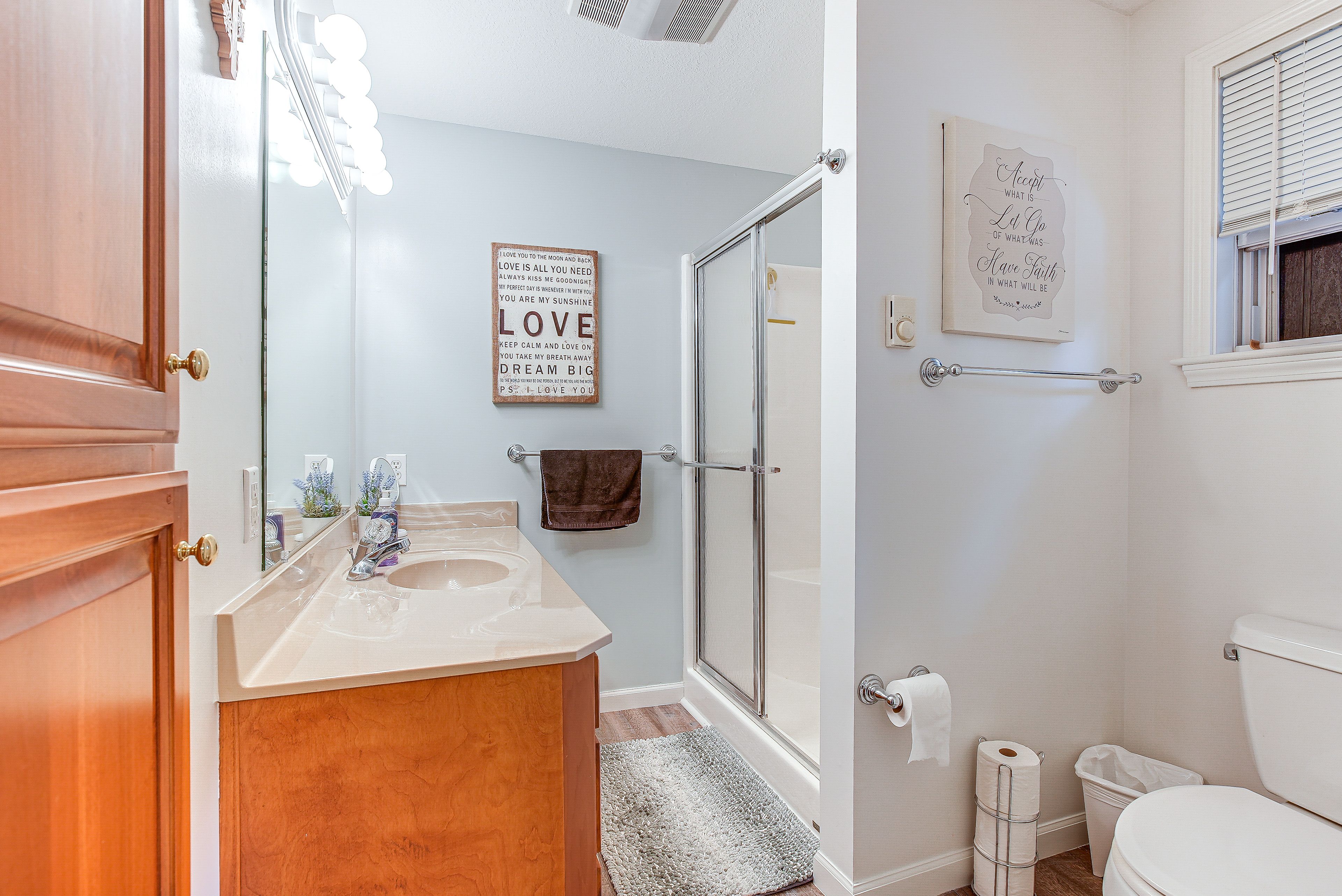 Full Bathroom | Complimentary Toiletries