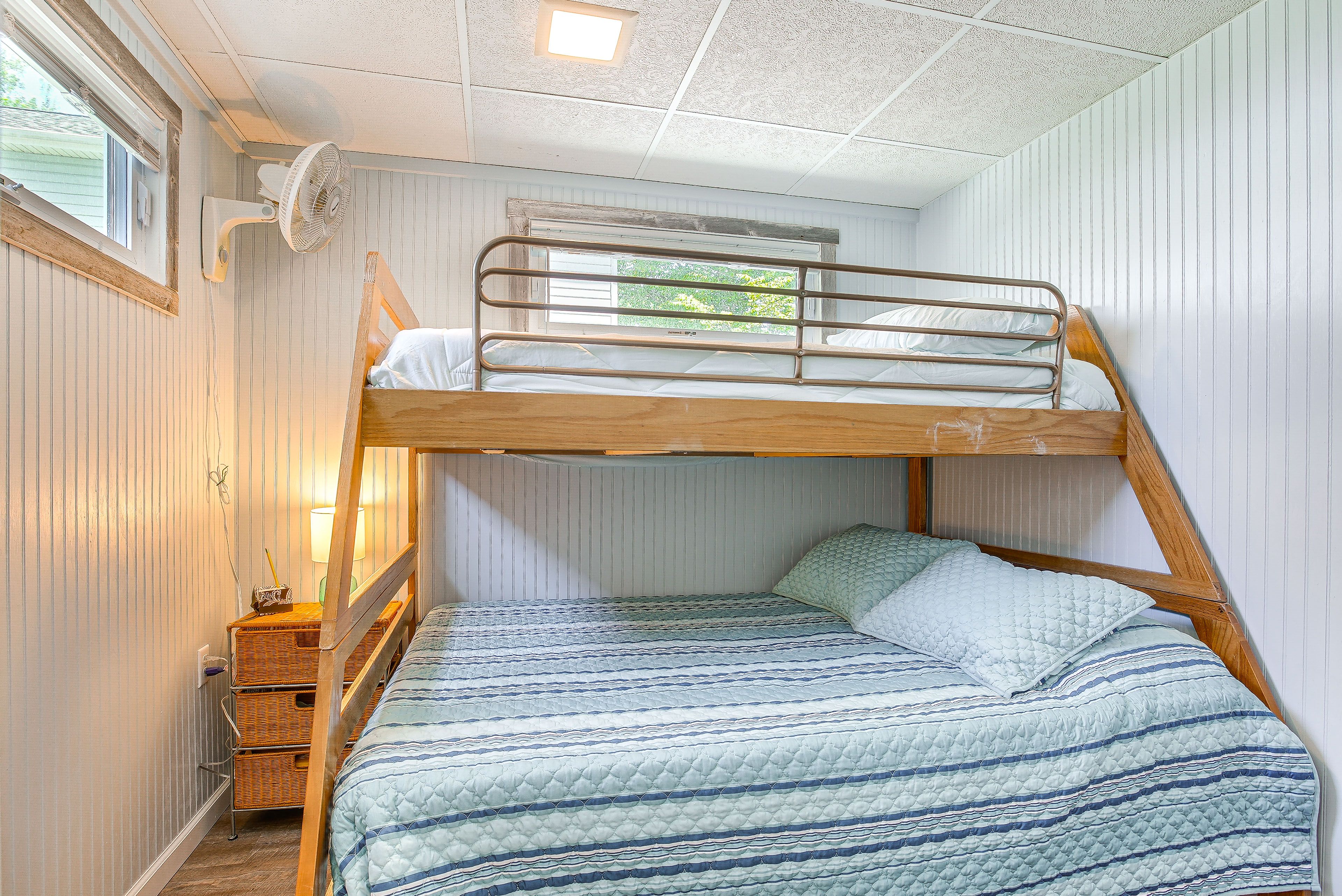Bedroom 3 | Twin/Full Bunk Bed