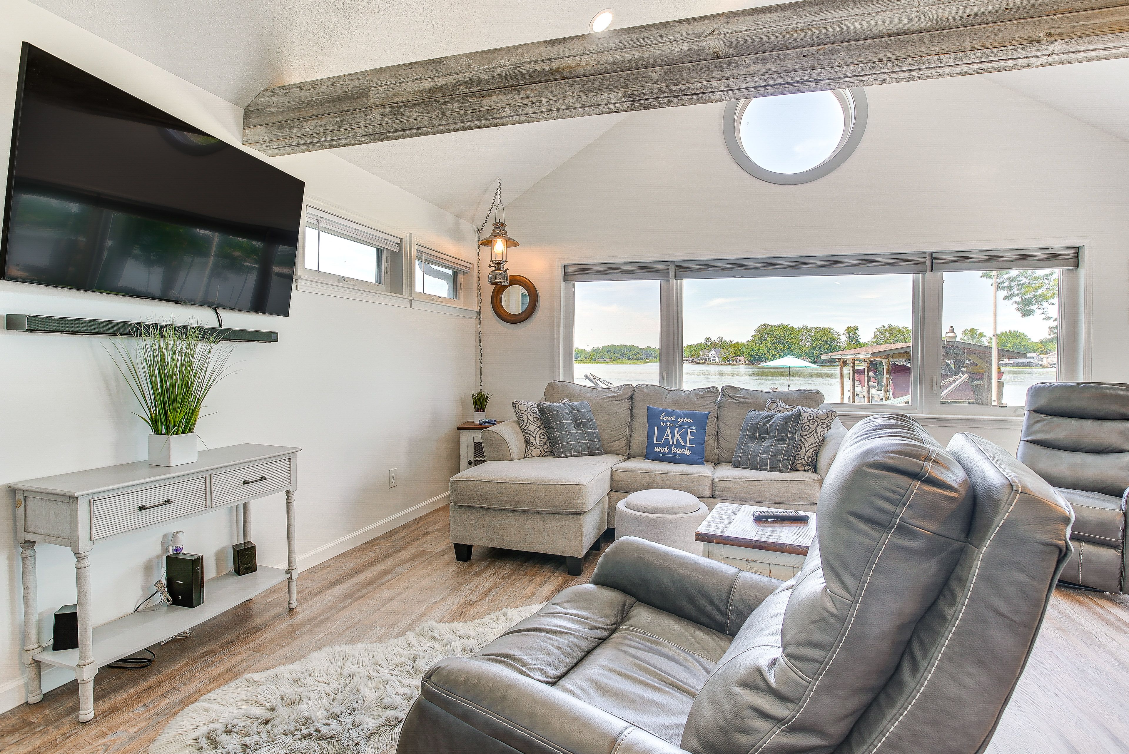 Living Room | Free WiFi | Smart TVs | Central A/C & Heating