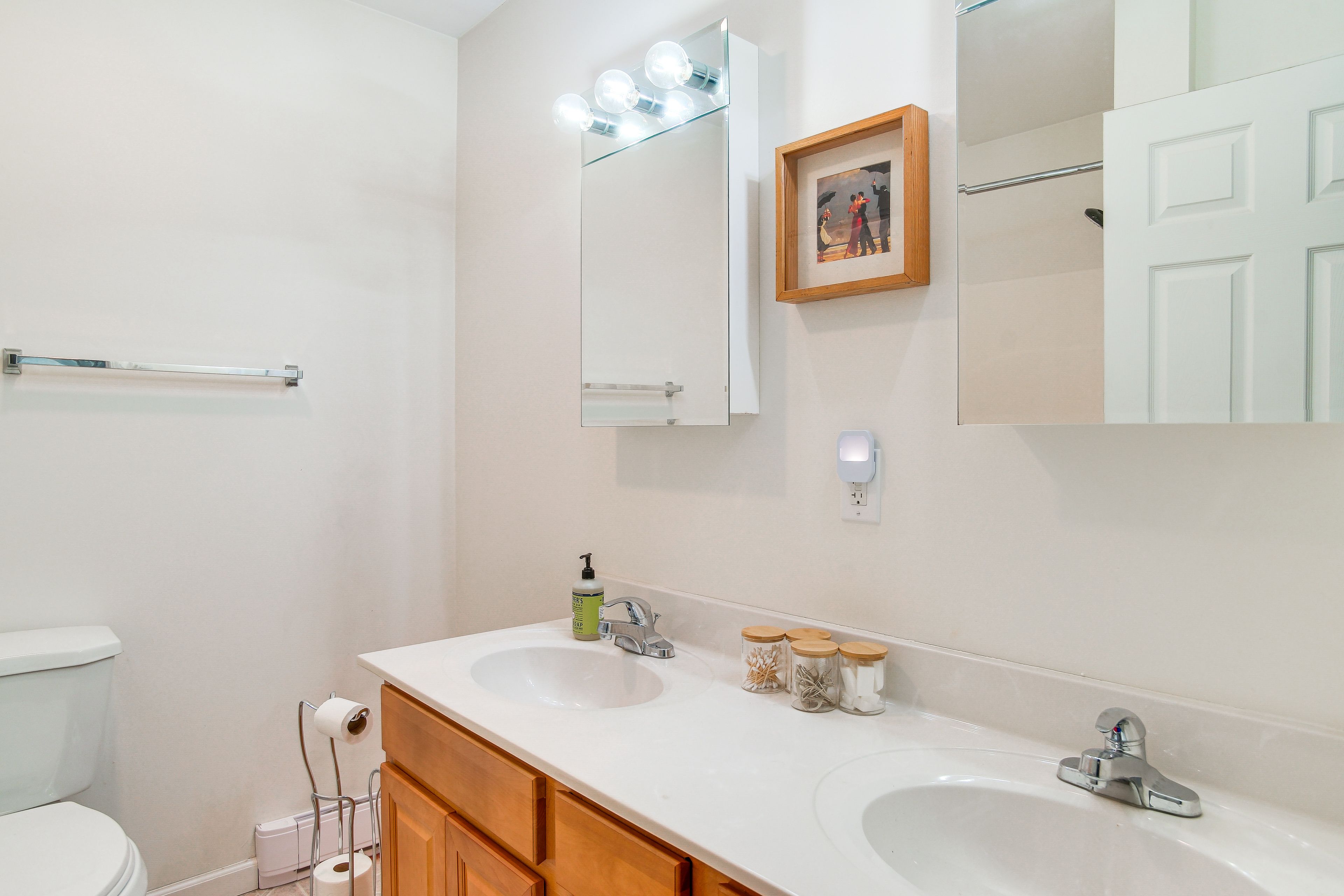 En-Suite Bathroom | Main Level | Towels Provided