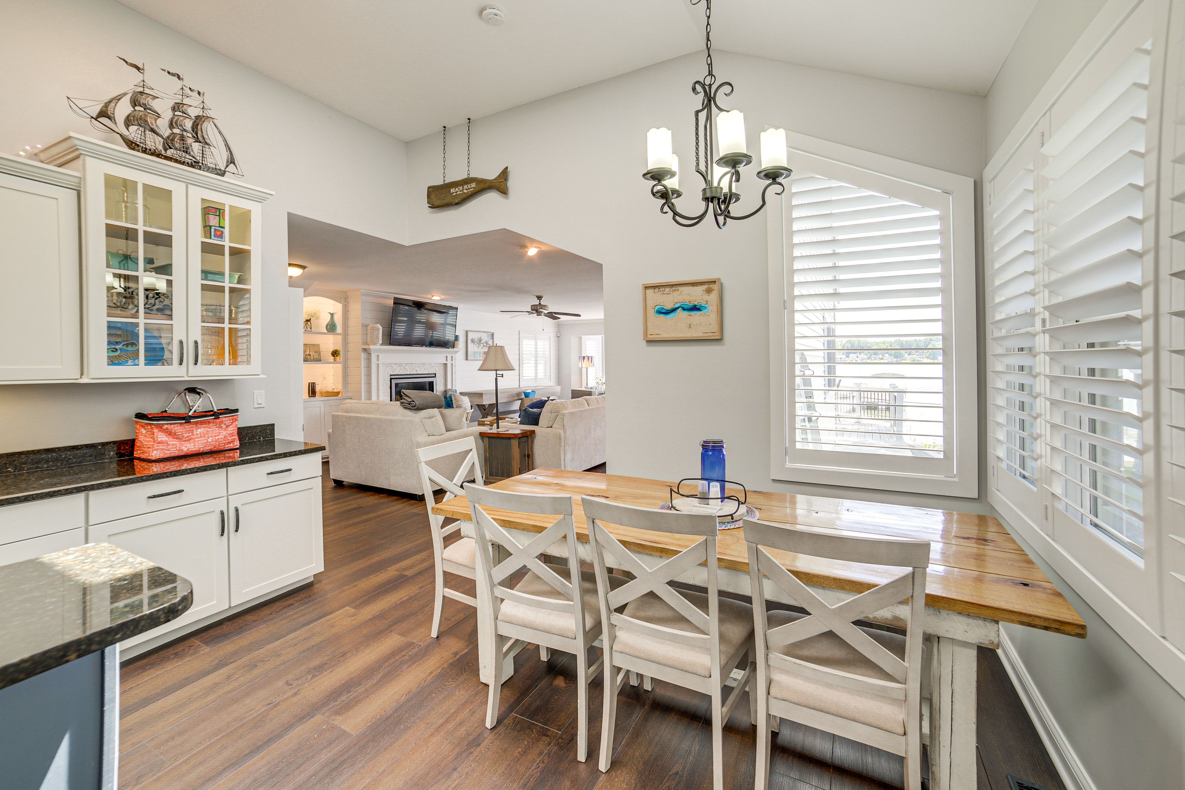 Dining Area | Dishware/Flatware | 1st Floor