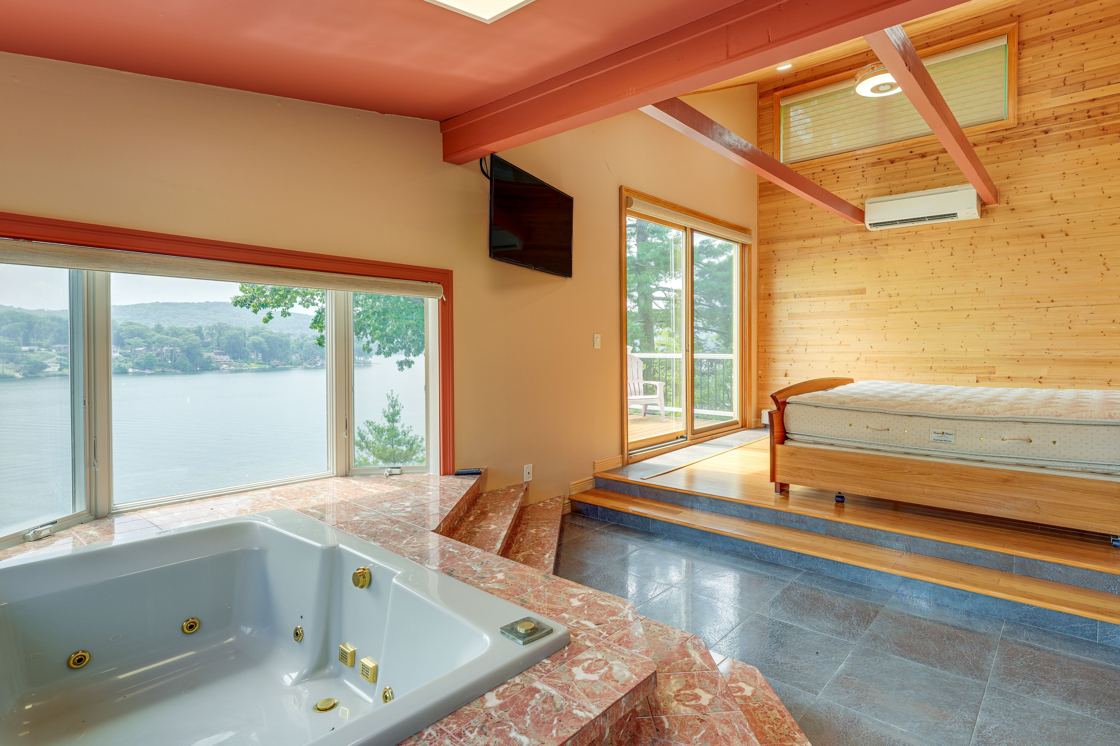 Bedroom 1 | King Bed | Smart TV | Upper Level