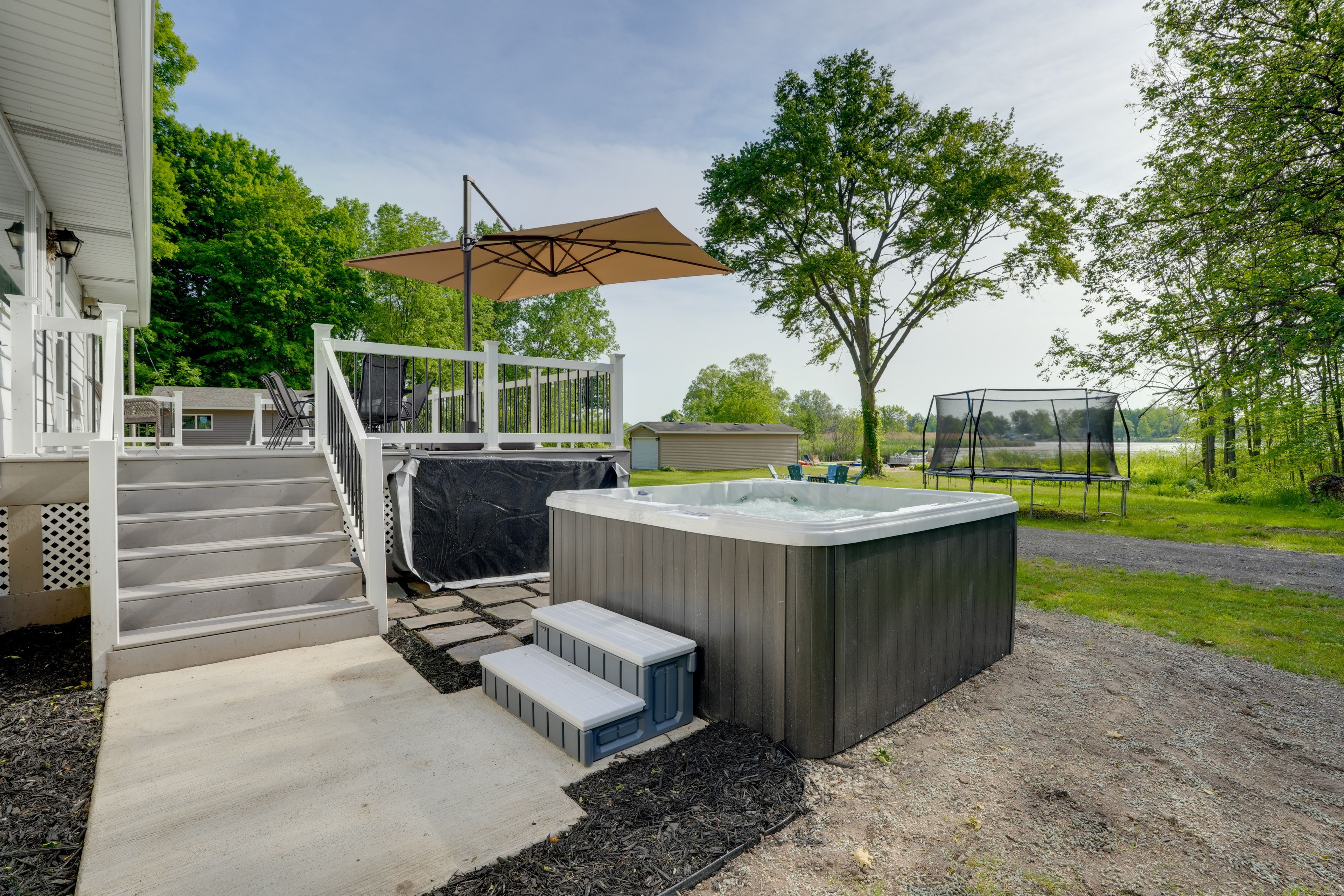 Outdoor Space | Private Hot Tub | Trampoline