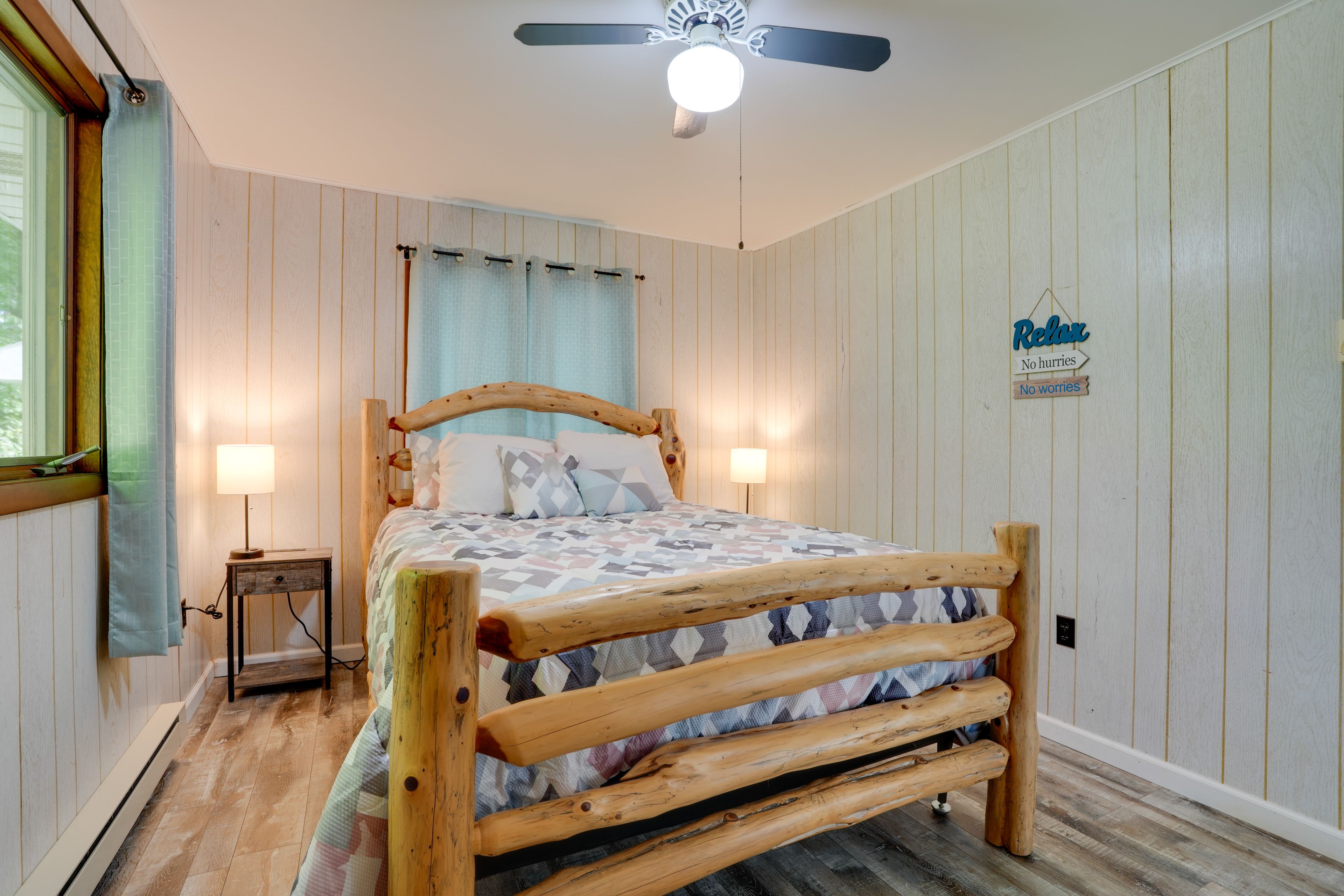Bedroom 2 | Queen Bed