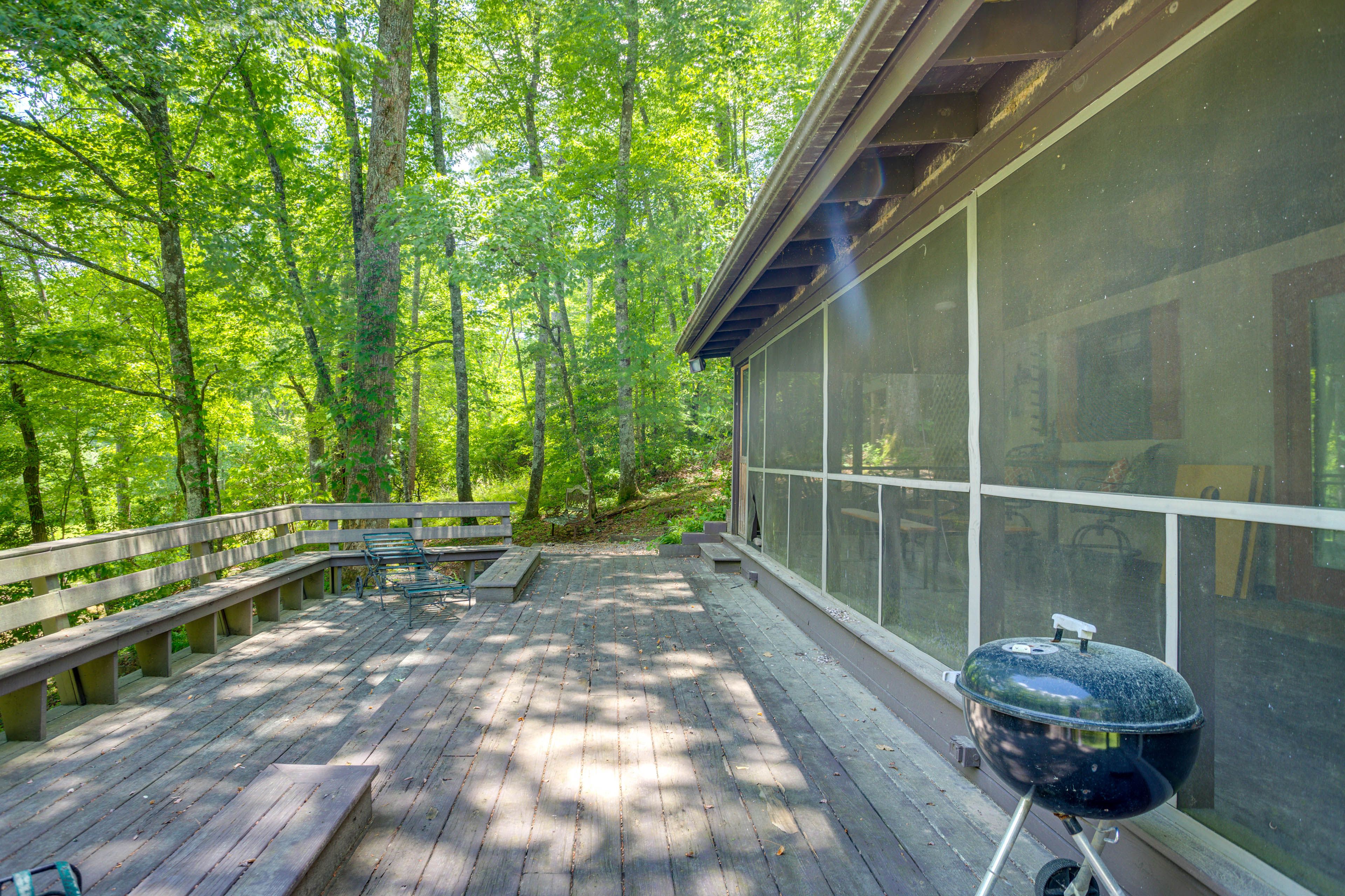 Deck | Charcoal Grill