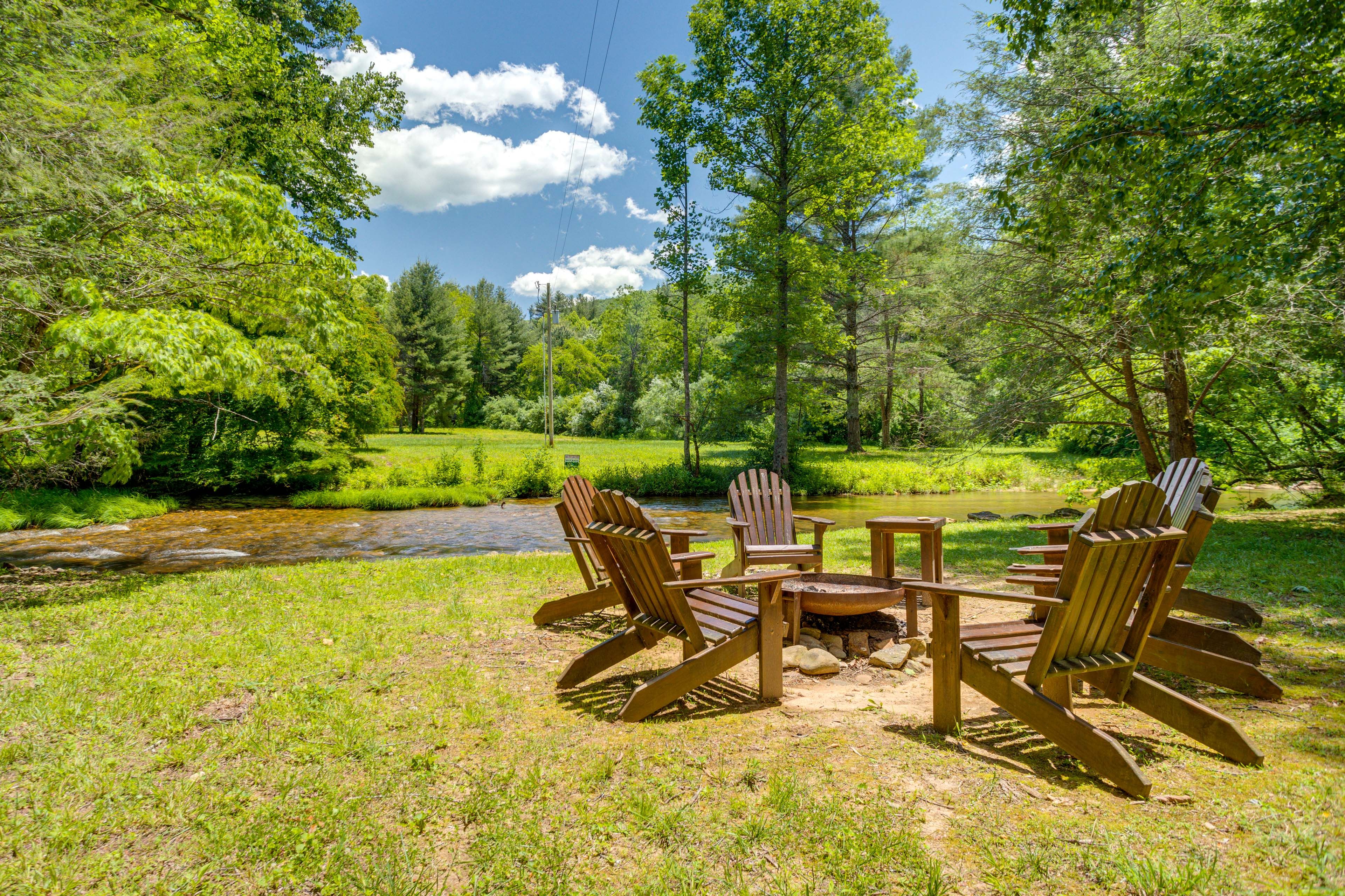 Suches Vacation Rental | 2BR | 2BA | 1,100 Sq Ft | Stairs Required